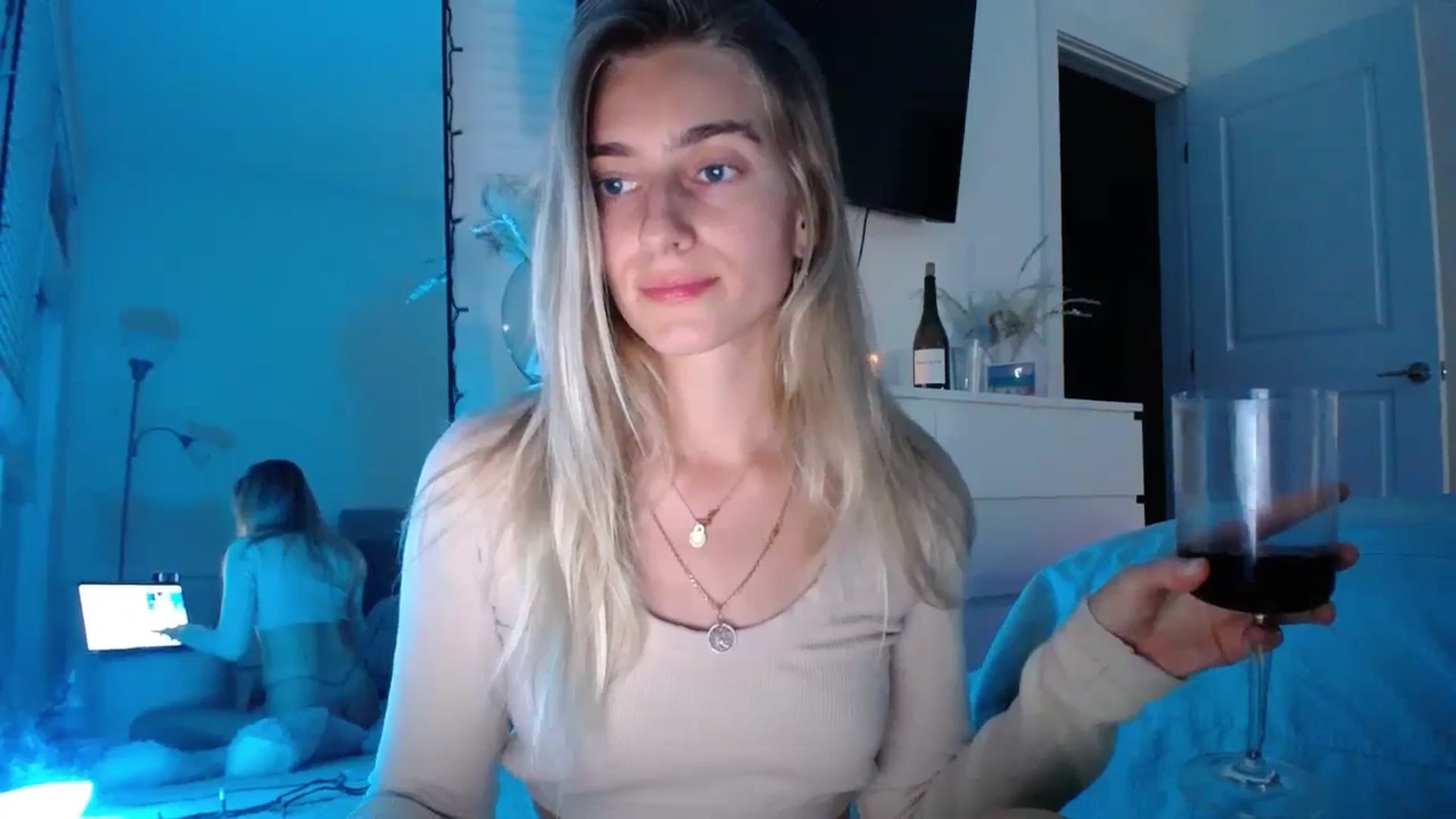 Gallery image thumbnail from Vodka_Queen's myfreecams stream on, 02/08/2024, 03:07 image 7 of 20