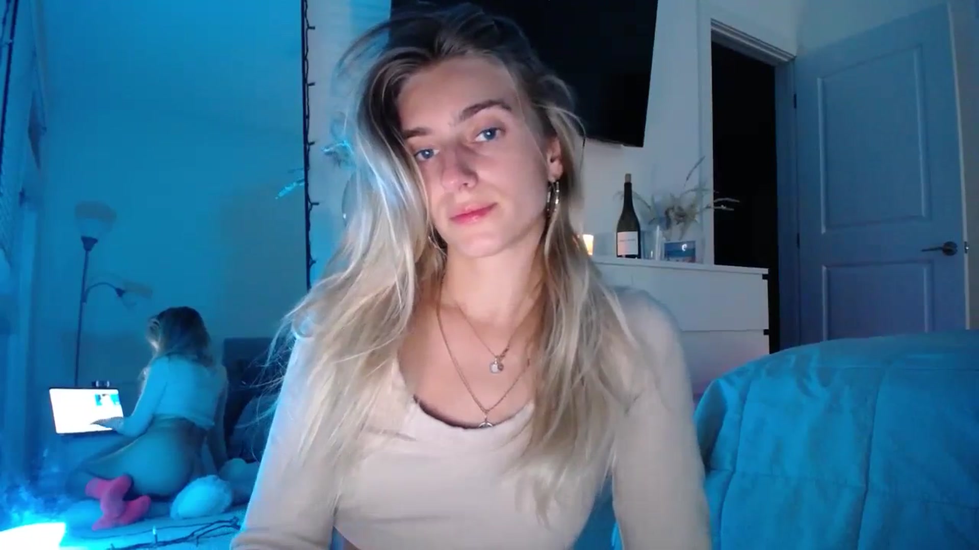Gallery image thumbnail from Vodka_Queen's myfreecams stream on, 02/08/2024, 03:07 image 19 of 20