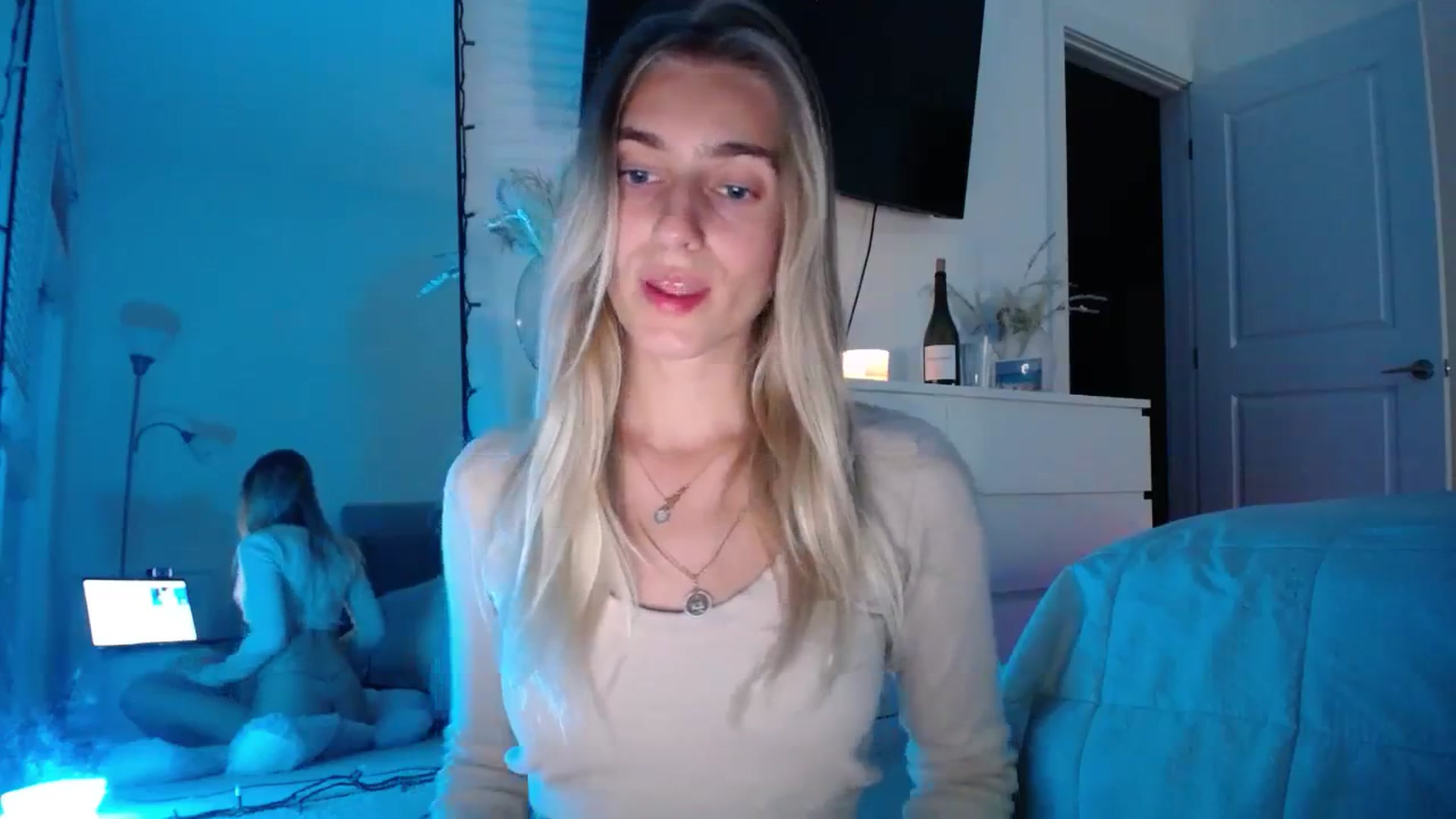Gallery image thumbnail from Vodka_Queen's myfreecams stream on, 02/08/2024, 03:07 image 9 of 20