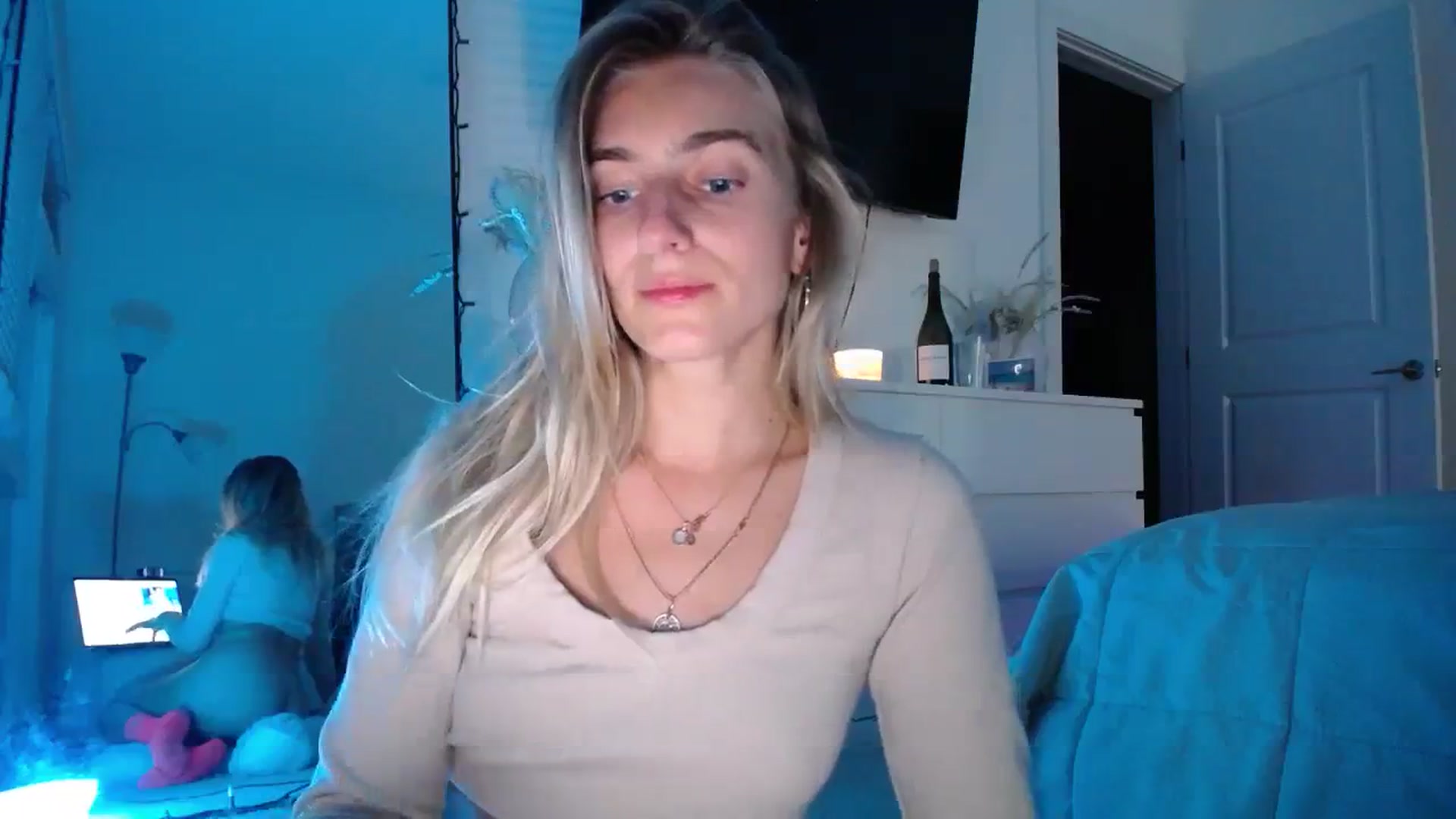 Gallery image thumbnail from Vodka_Queen's myfreecams stream on, 02/08/2024, 03:07 image 18 of 20