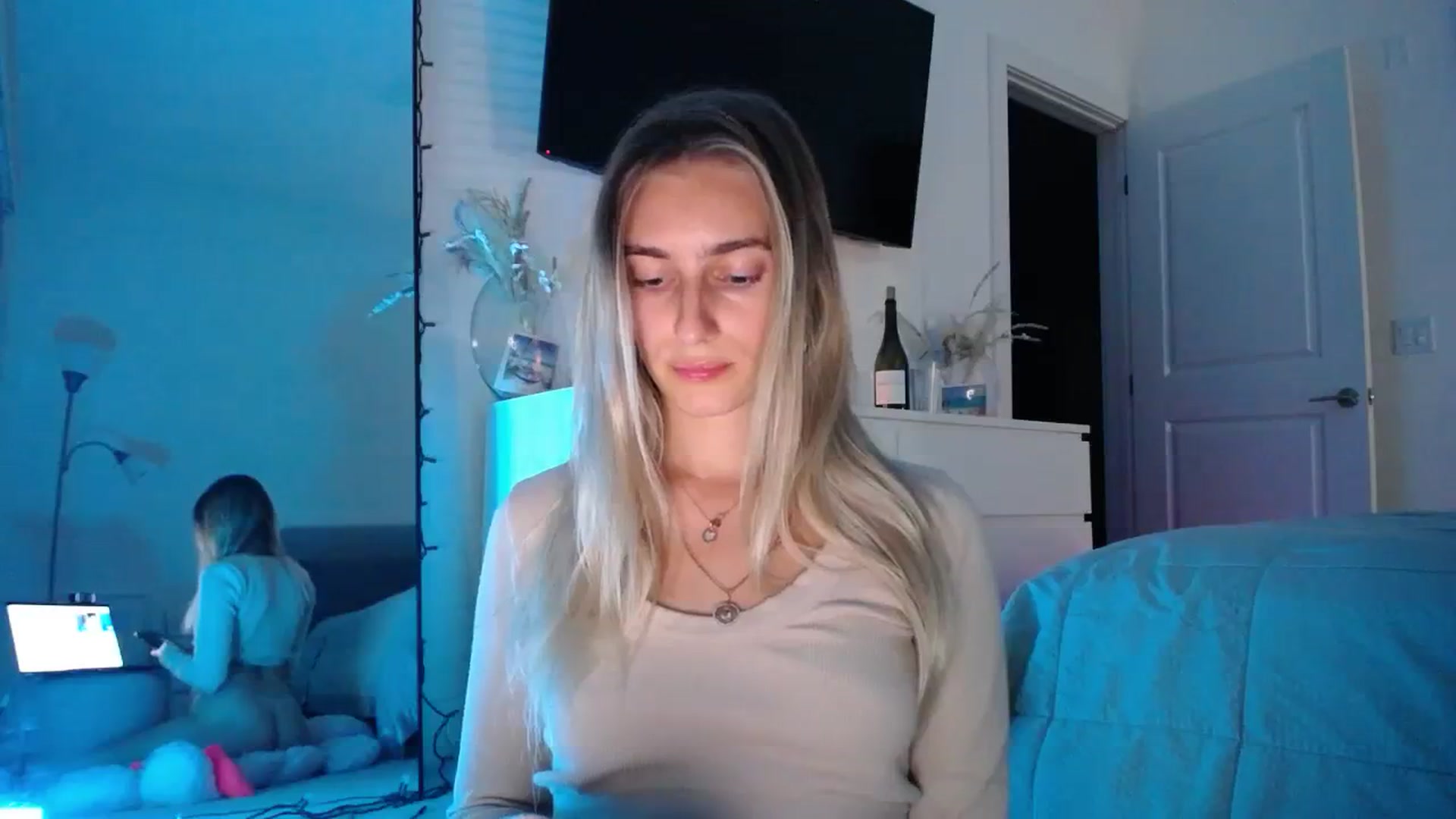 Gallery image thumbnail from Vodka_Queen's myfreecams stream on, 02/08/2024, 03:07 image 4 of 20
