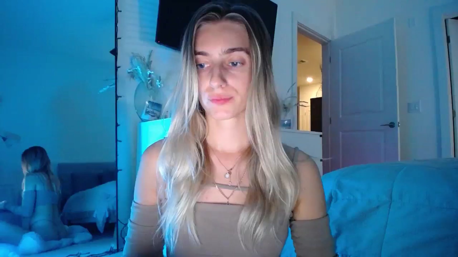 Gallery image thumbnail from Vodka_Queen's myfreecams stream on, 02/09/2024, 07:07 image 19 of 20