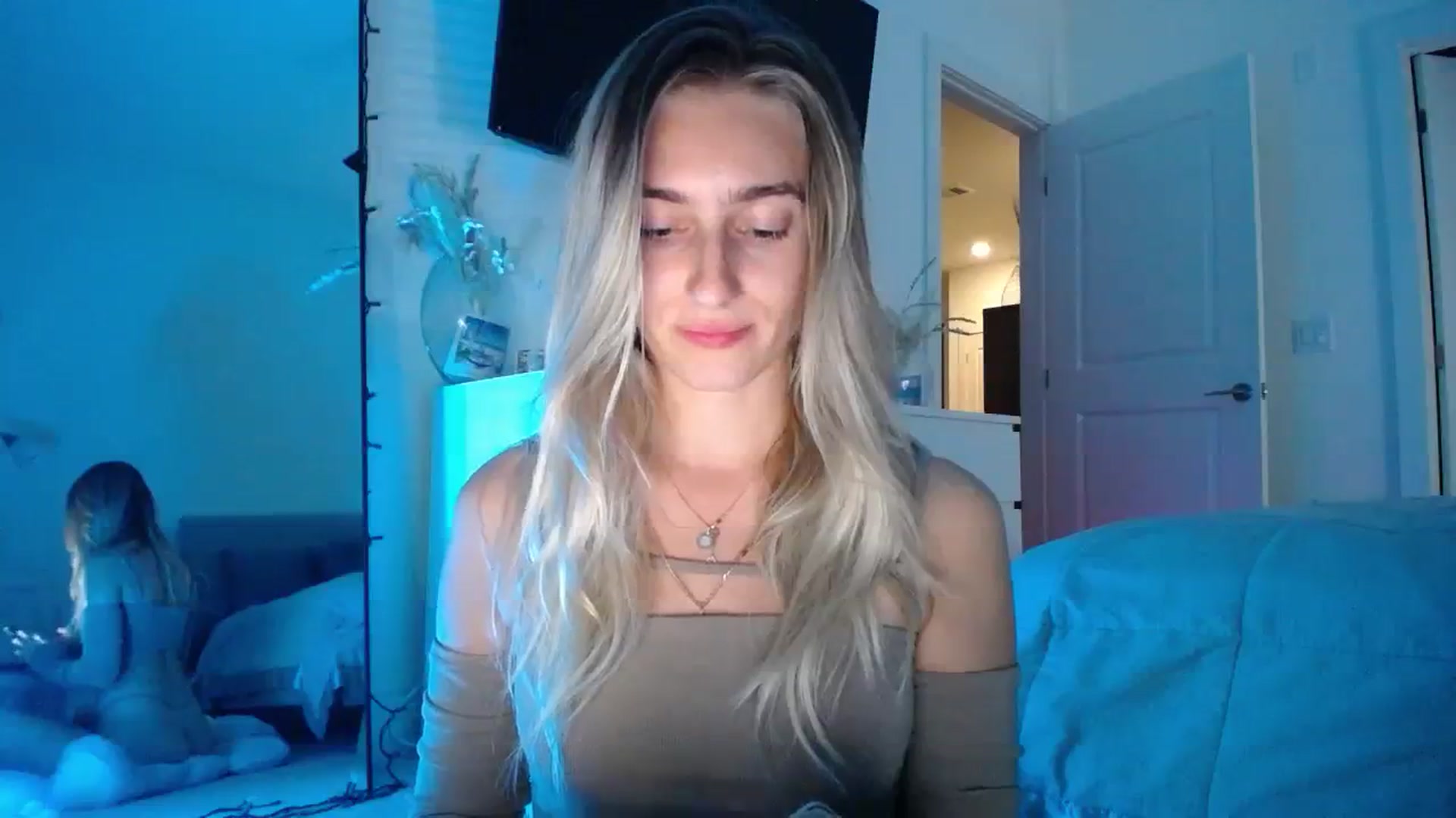 Gallery image thumbnail from Vodka_Queen's myfreecams stream on, 02/09/2024, 07:07 image 2 of 20