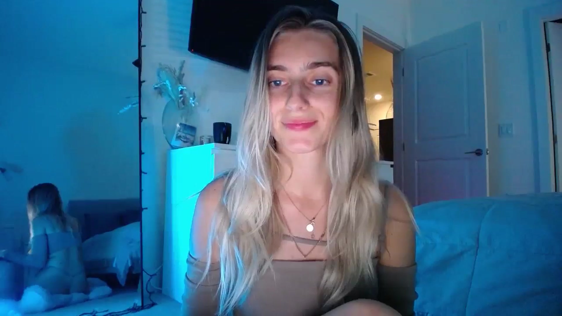 Gallery image thumbnail from Vodka_Queen's myfreecams stream on, 02/09/2024, 07:07 image 10 of 20