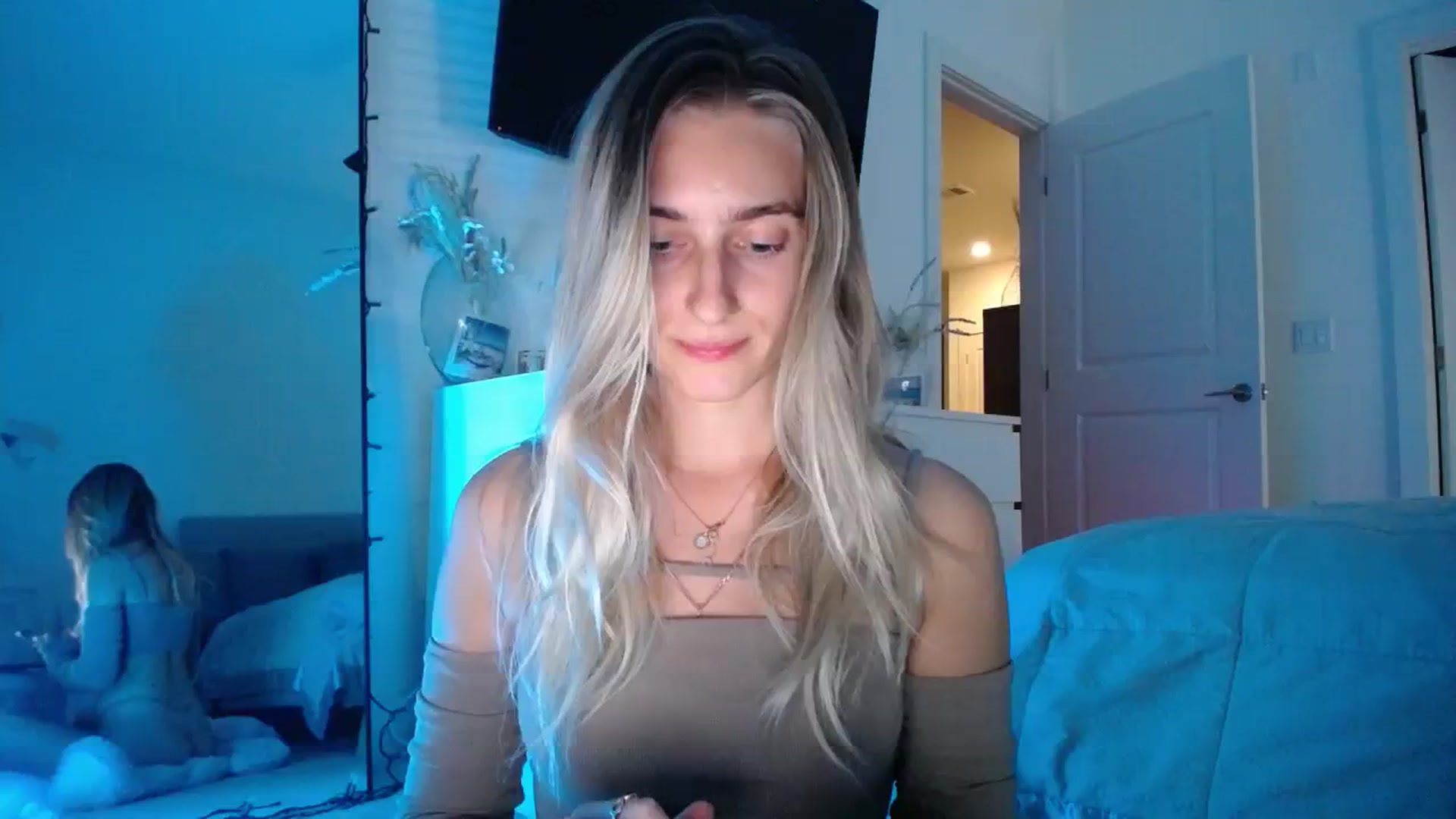 Gallery image thumbnail from Vodka_Queen's myfreecams stream on, 02/09/2024, 07:07 image 3 of 20