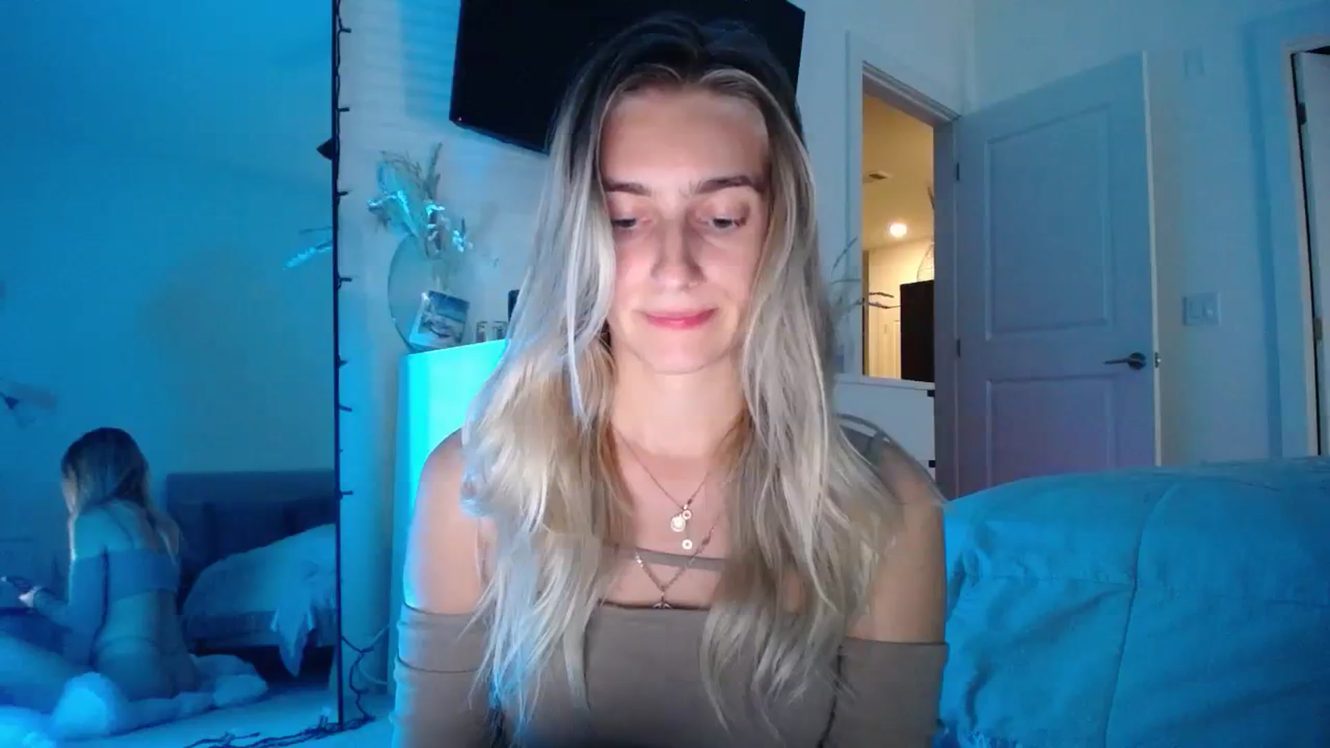 Gallery image thumbnail from Vodka_Queen's myfreecams stream on, 02/09/2024, 07:07 image 13 of 20