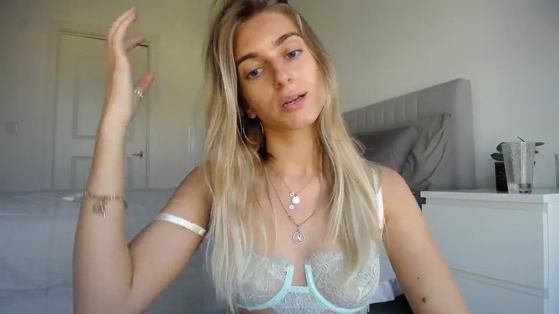 Gallery image thumbnail from Vodka_Queen's myfreecams stream on, 02/10/2024, 01:04 image 16 of 20