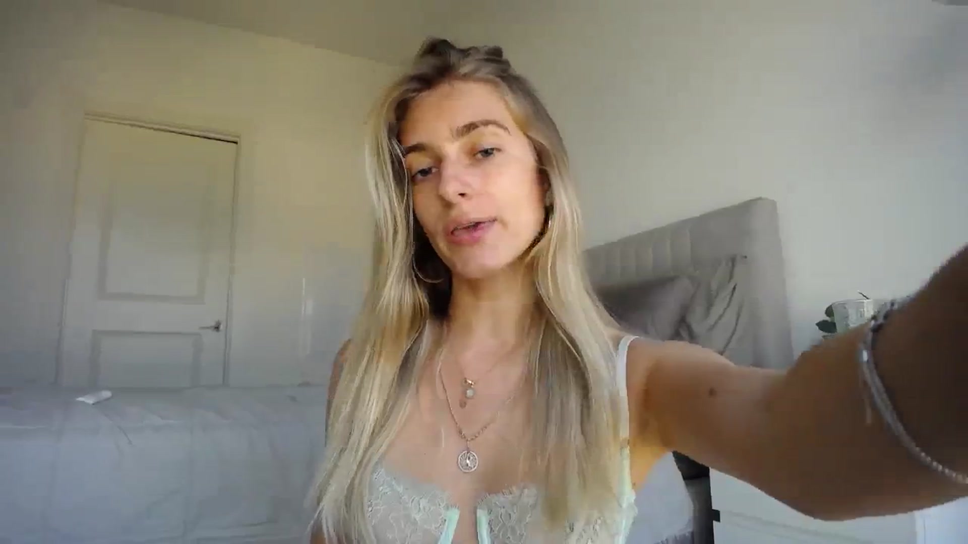 Gallery image thumbnail from Vodka_Queen's myfreecams stream on, 02/10/2024, 01:04 image 15 of 20