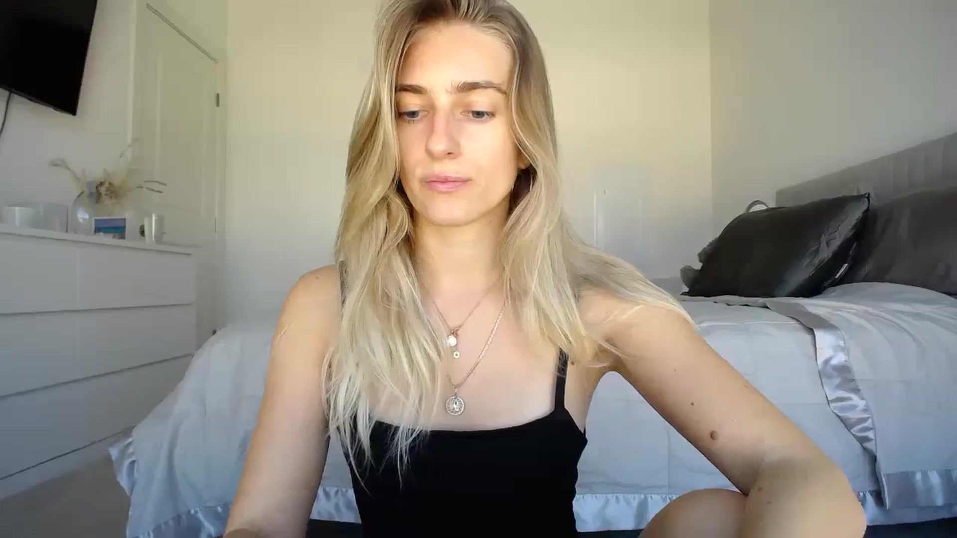 Gallery image thumbnail from Vodka_Queen's myfreecams stream on, 02/10/2024, 21:25 image 5 of 20
