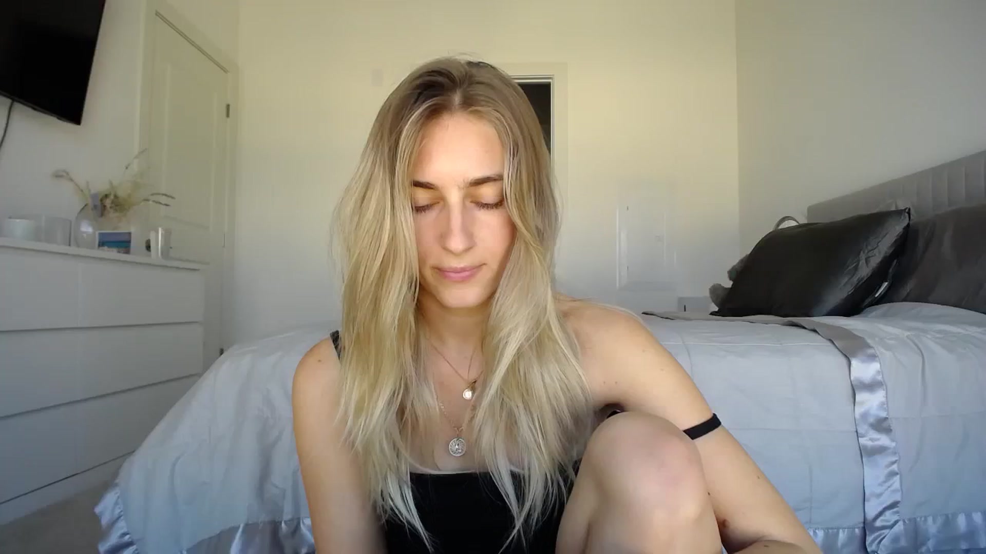 Gallery image thumbnail from Vodka_Queen's myfreecams stream on, 02/10/2024, 23:38 image 4 of 20