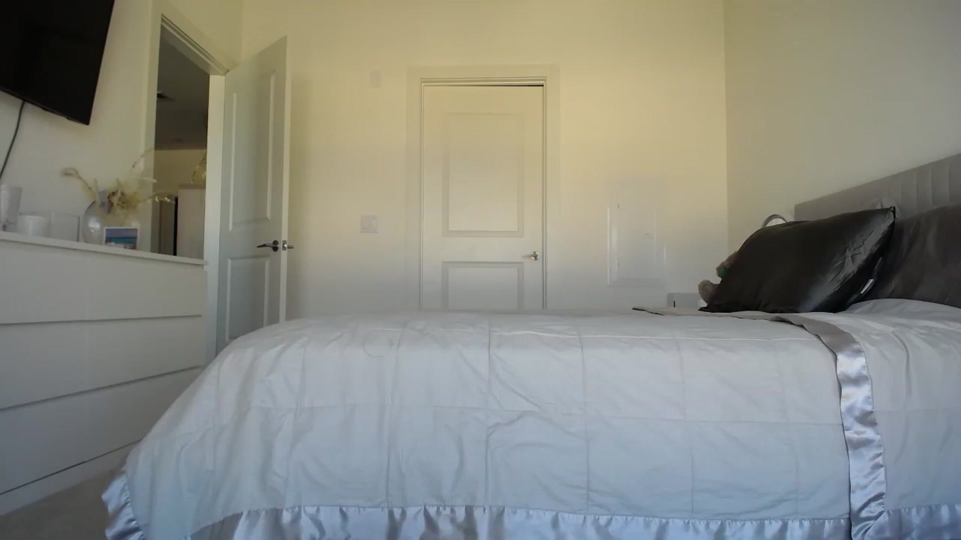 Gallery image thumbnail from Vodka_Queen's myfreecams stream on, 02/10/2024, 23:38 image 13 of 20