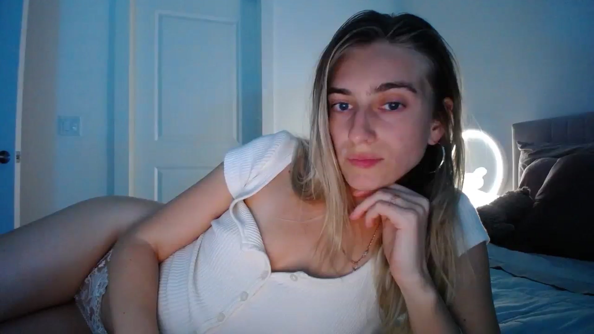 Gallery image thumbnail from Vodka_Queen's myfreecams stream on, 02/12/2024, 02:05 image 12 of 20