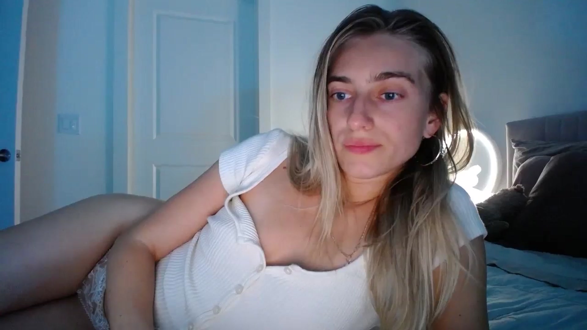 Gallery image thumbnail from Vodka_Queen's myfreecams stream on, 02/12/2024, 02:05 image 10 of 20