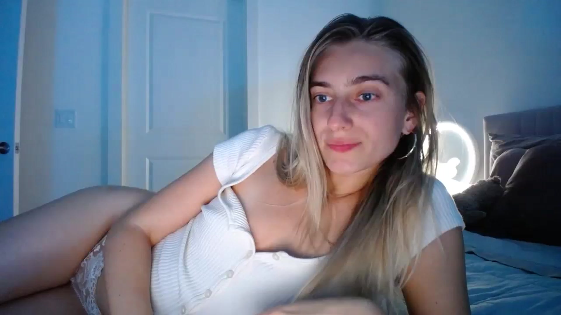 Gallery image thumbnail from Vodka_Queen's myfreecams stream on, 02/12/2024, 02:05 image 13 of 20