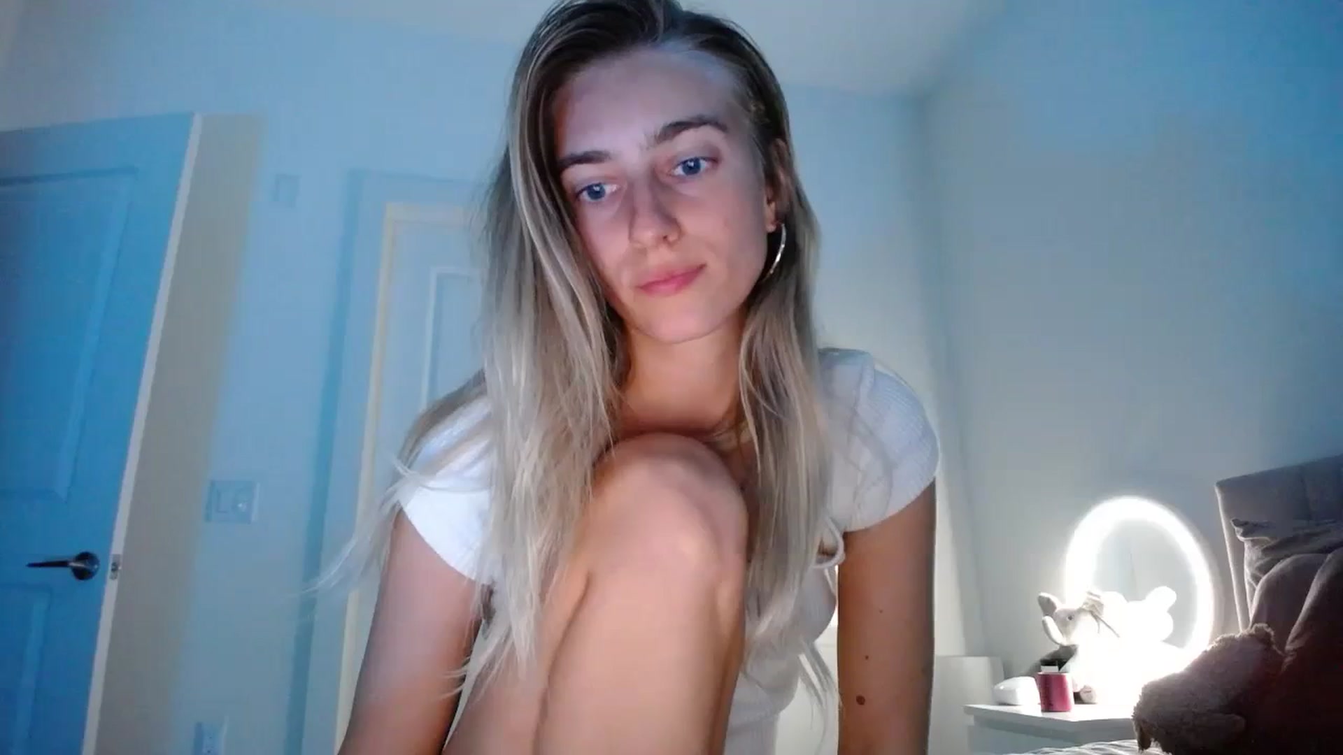 Gallery image thumbnail from Vodka_Queen's myfreecams stream on, 02/12/2024, 03:37 image 16 of 20