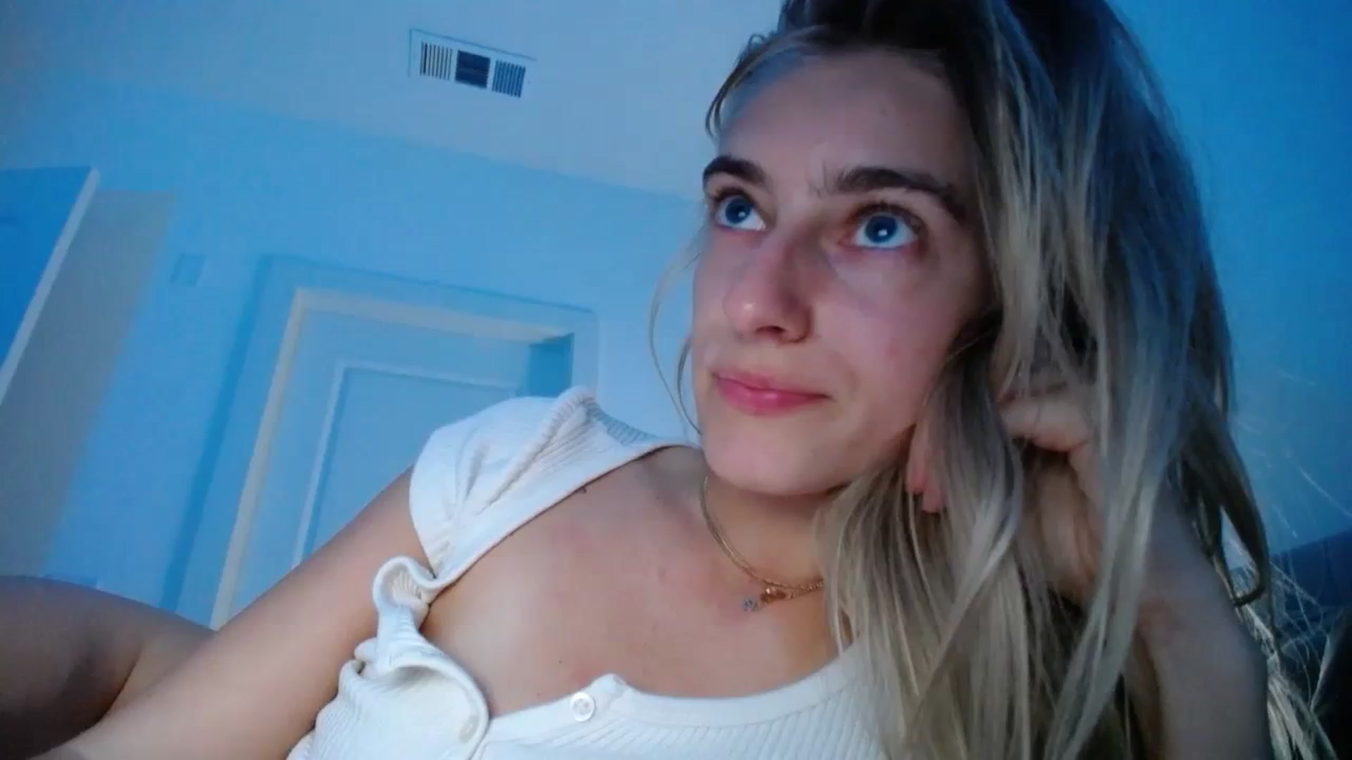 Gallery image thumbnail from Vodka_Queen's myfreecams stream on, 02/12/2024, 03:37 image 1 of 20