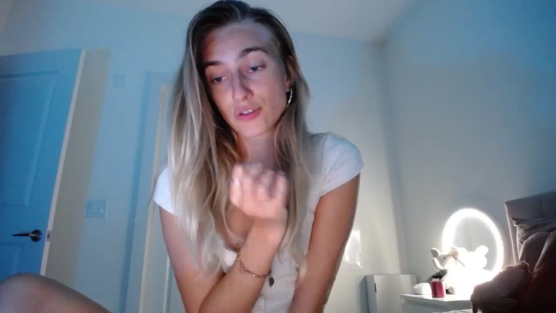 Gallery image thumbnail from Vodka_Queen's myfreecams stream on, 02/12/2024, 03:37 image 19 of 20
