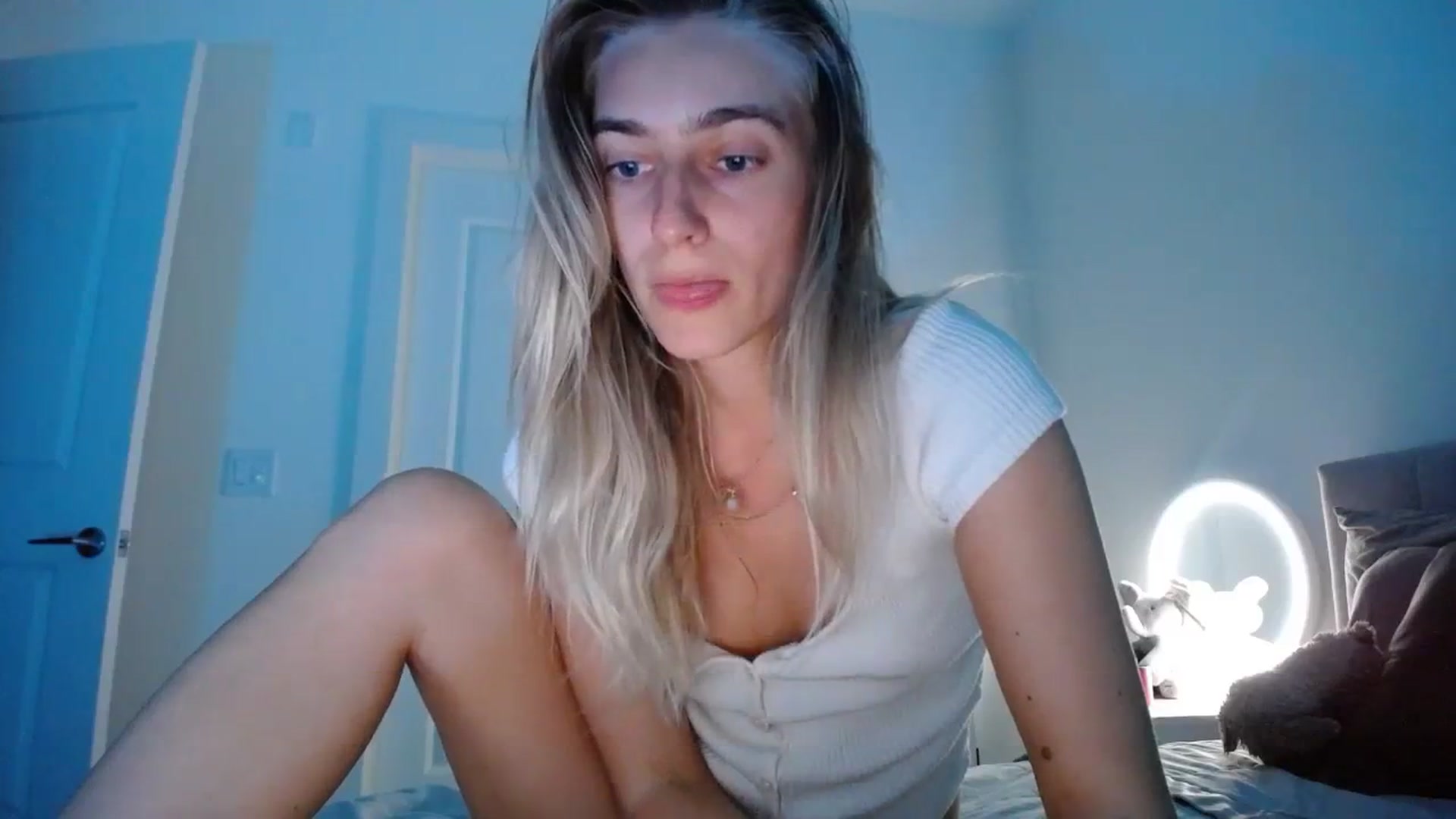 Gallery image thumbnail from Vodka_Queen's myfreecams stream on, 02/12/2024, 03:37 image 9 of 20