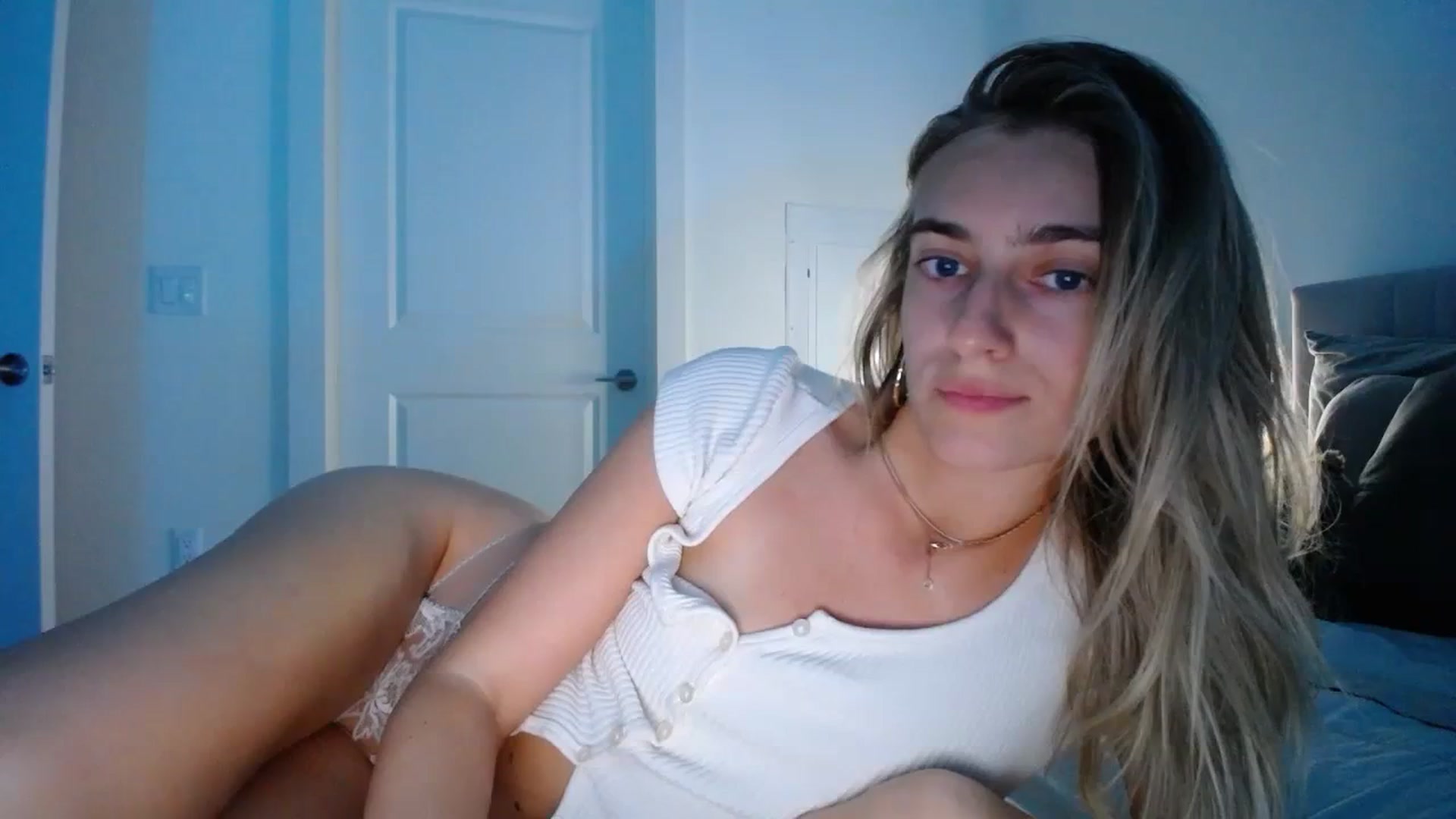 Gallery image thumbnail from Vodka_Queen's myfreecams stream on, 02/12/2024, 03:37 image 3 of 20