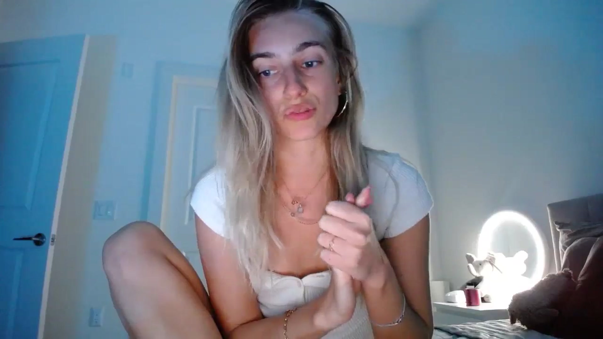 Gallery image thumbnail from Vodka_Queen's myfreecams stream on, 02/12/2024, 03:37 image 15 of 20