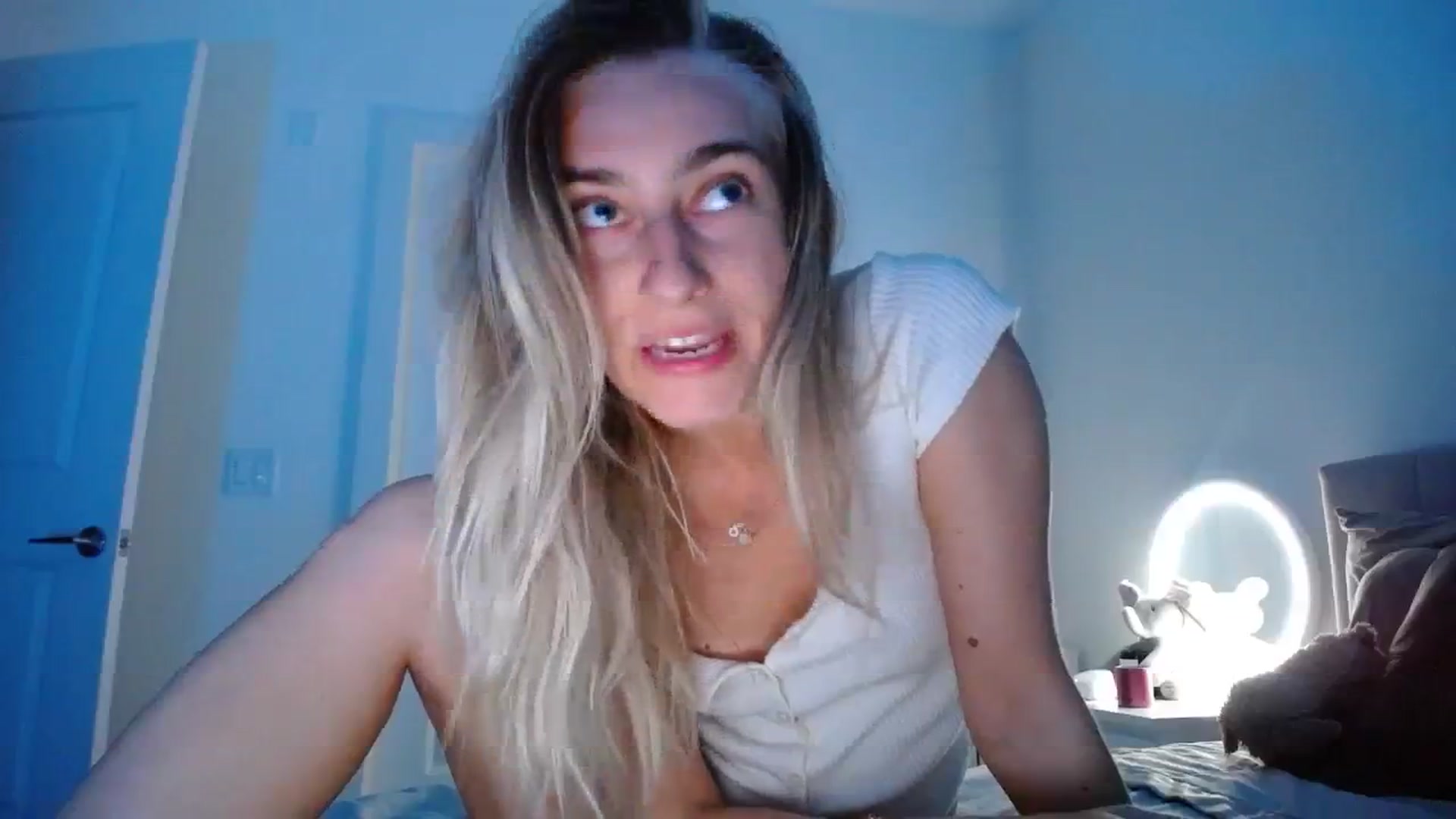Gallery image thumbnail from Vodka_Queen's myfreecams stream on, 02/12/2024, 03:37 image 10 of 20