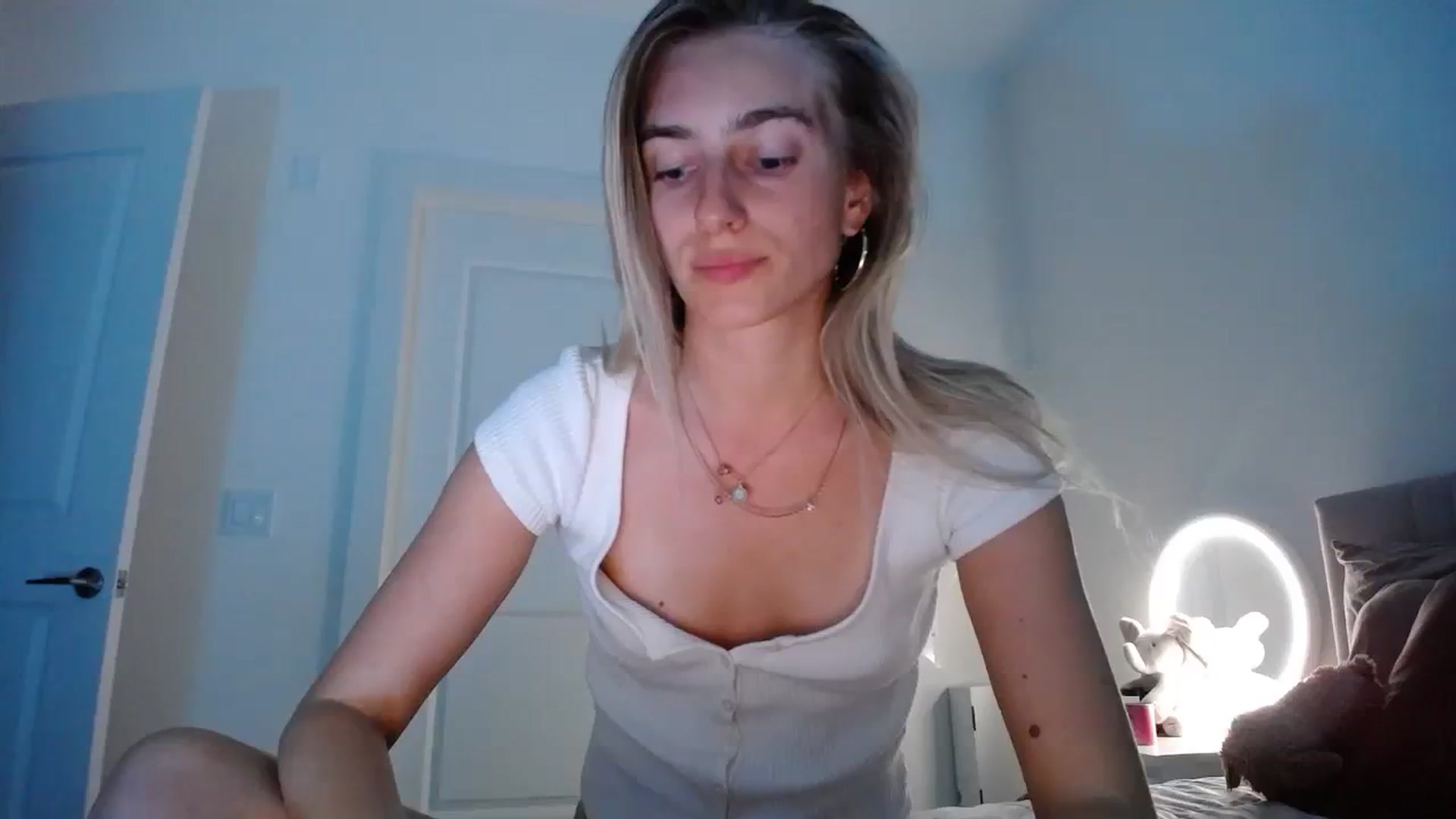 Gallery image thumbnail from Vodka_Queen's myfreecams stream on, 02/12/2024, 03:37 image 13 of 20