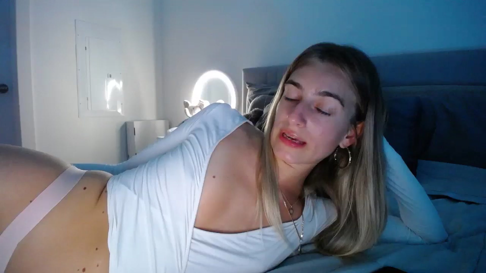 Gallery image thumbnail from Vodka_Queen's myfreecams stream on, 02/13/2024, 06:32 image 13 of 20