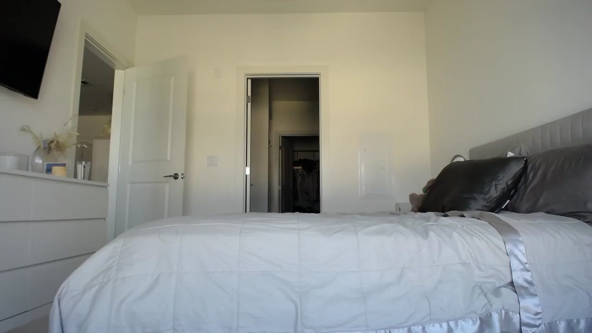 Gallery image thumbnail from Vodka_Queen's myfreecams stream on, 02/14/2024, 23:48 image 1 of 20