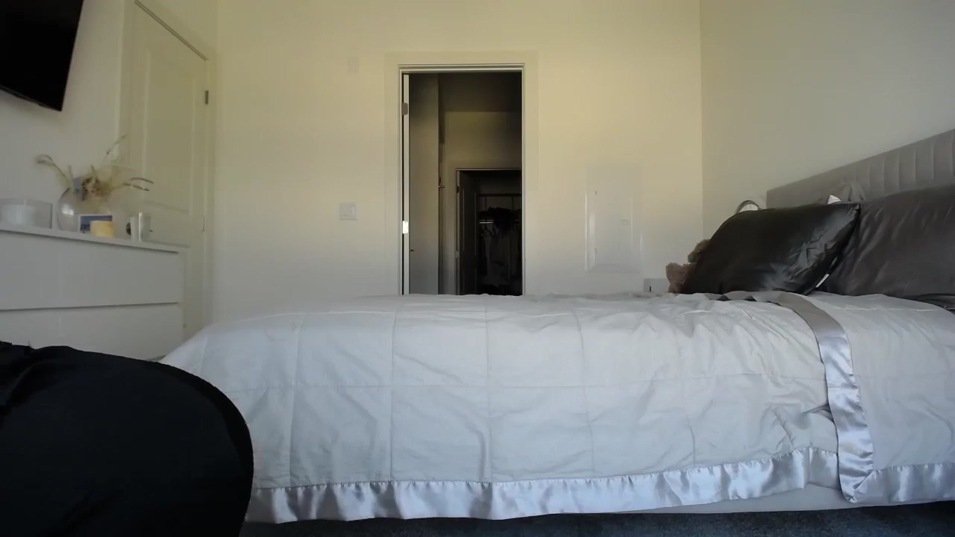 Gallery image thumbnail from Vodka_Queen's myfreecams stream on, 02/14/2024, 23:48 image 3 of 20