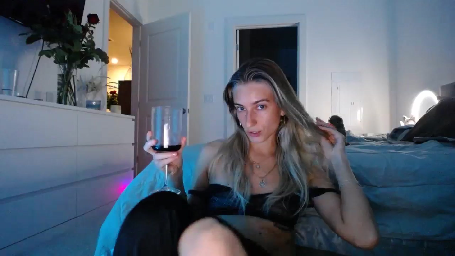 Gallery image thumbnail from Vodka_Queen's myfreecams stream on, 02/16/2024, 05:31 image 11 of 20