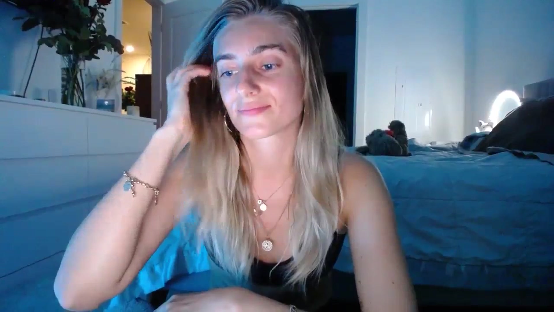 Gallery image thumbnail from Vodka_Queen's myfreecams stream on, 02/16/2024, 05:31 image 17 of 20