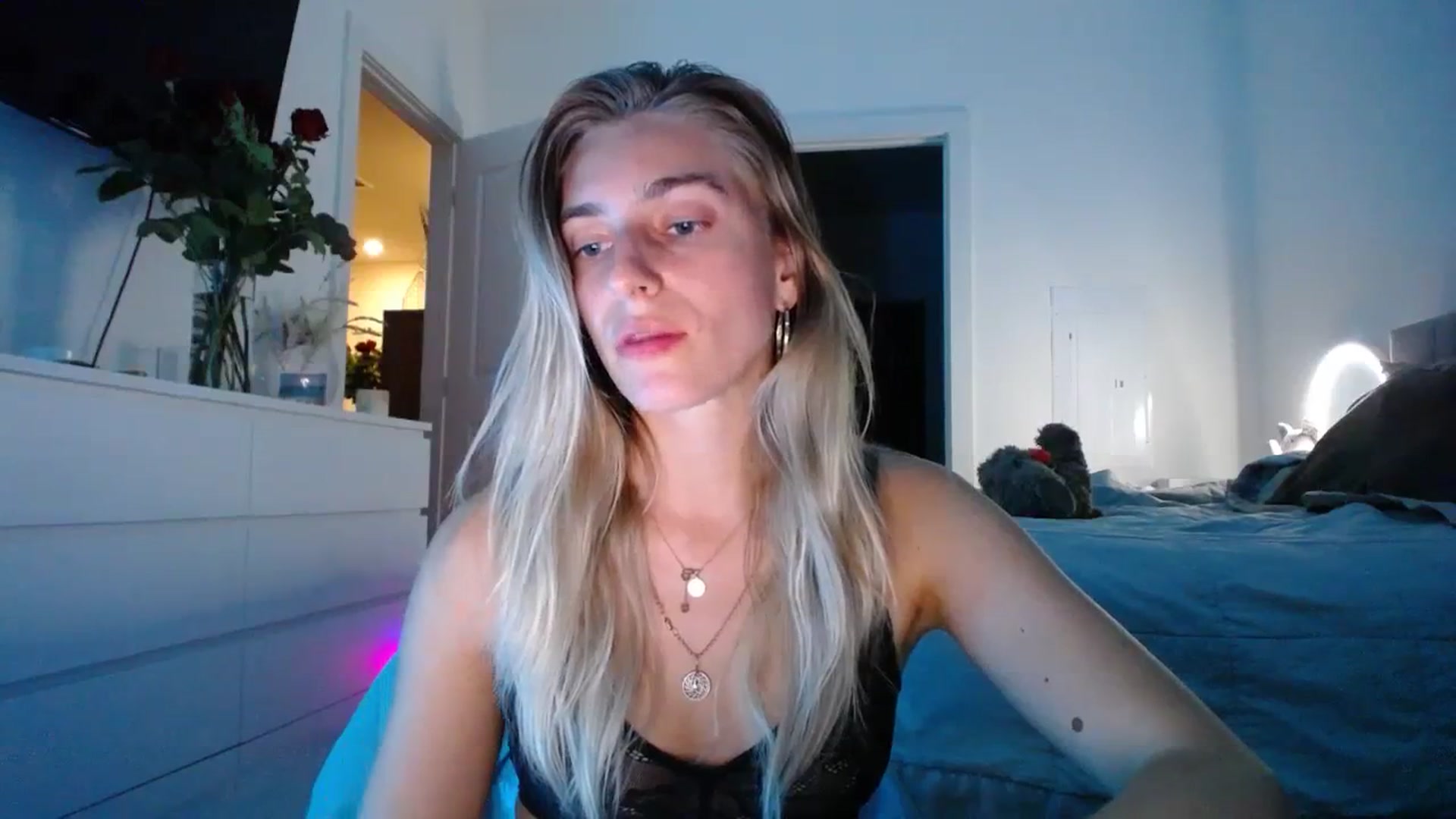 Gallery image thumbnail from Vodka_Queen's myfreecams stream on, 02/16/2024, 05:31 image 15 of 20