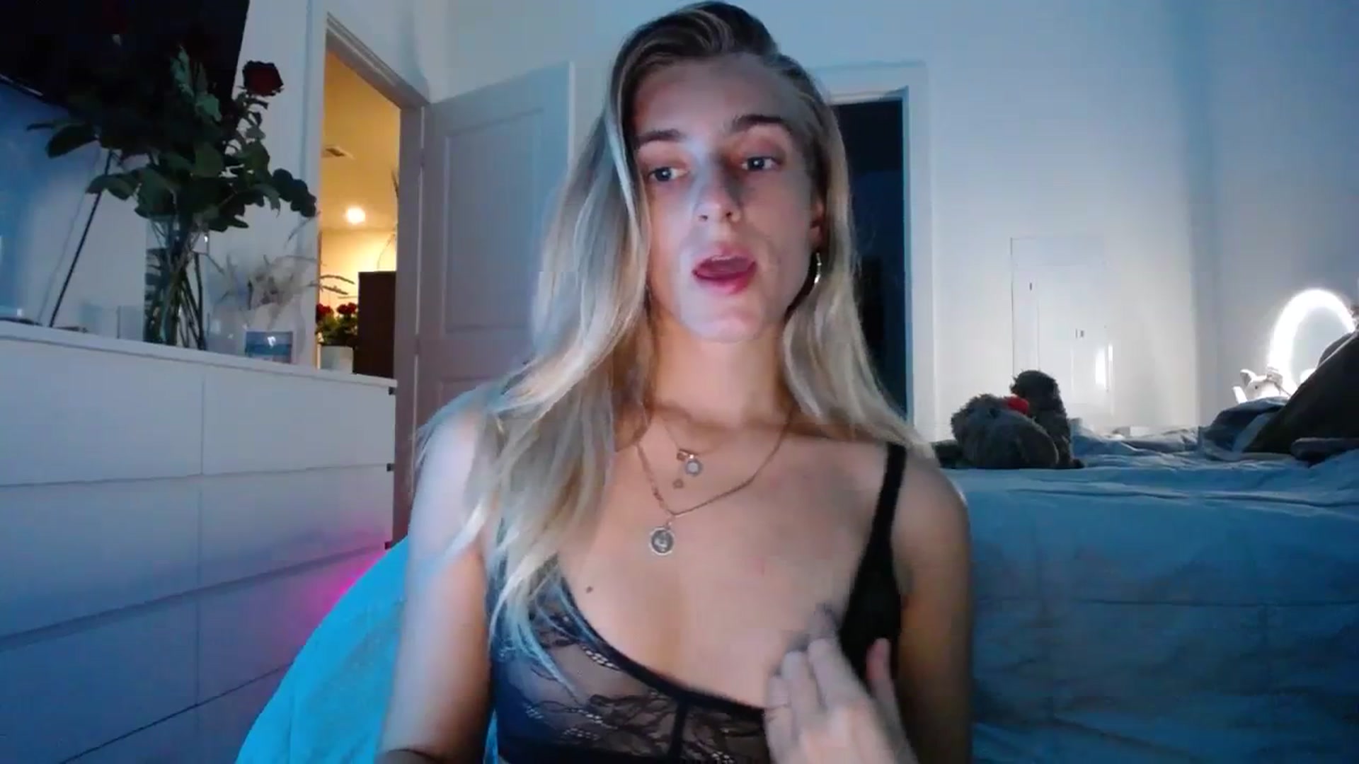 Gallery image thumbnail from Vodka_Queen's myfreecams stream on, 02/16/2024, 05:31 image 3 of 20