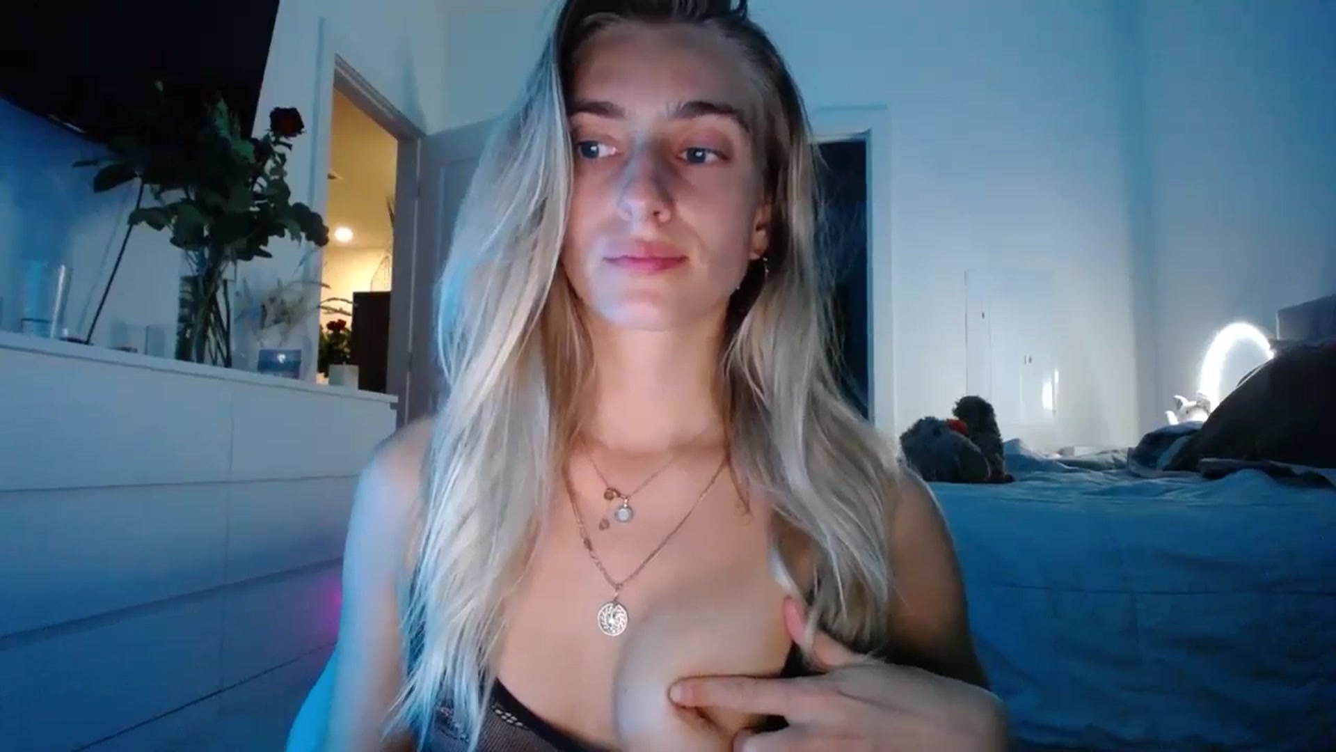 Gallery image thumbnail from Vodka_Queen's myfreecams stream on, 02/16/2024, 05:31 image 14 of 20
