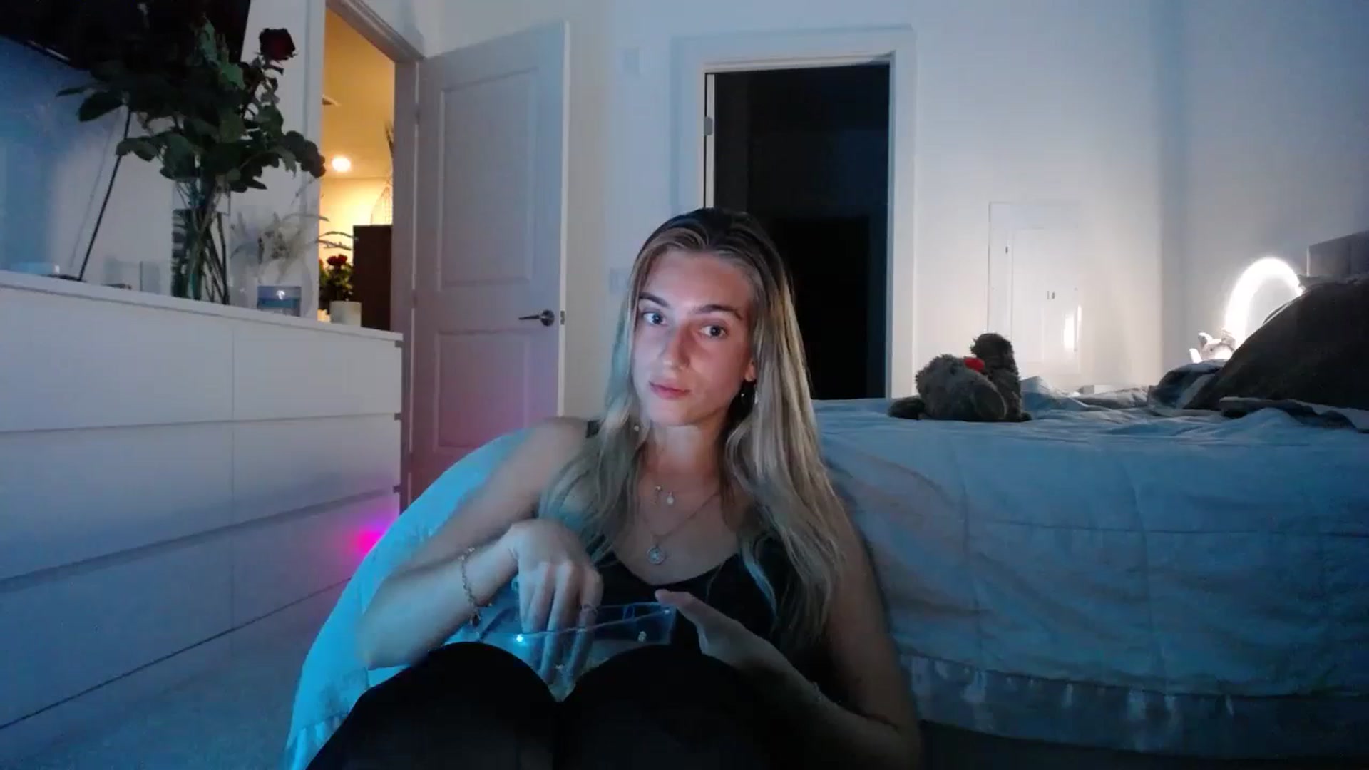 Gallery image thumbnail from Vodka_Queen's myfreecams stream on, 02/16/2024, 05:31 image 16 of 20