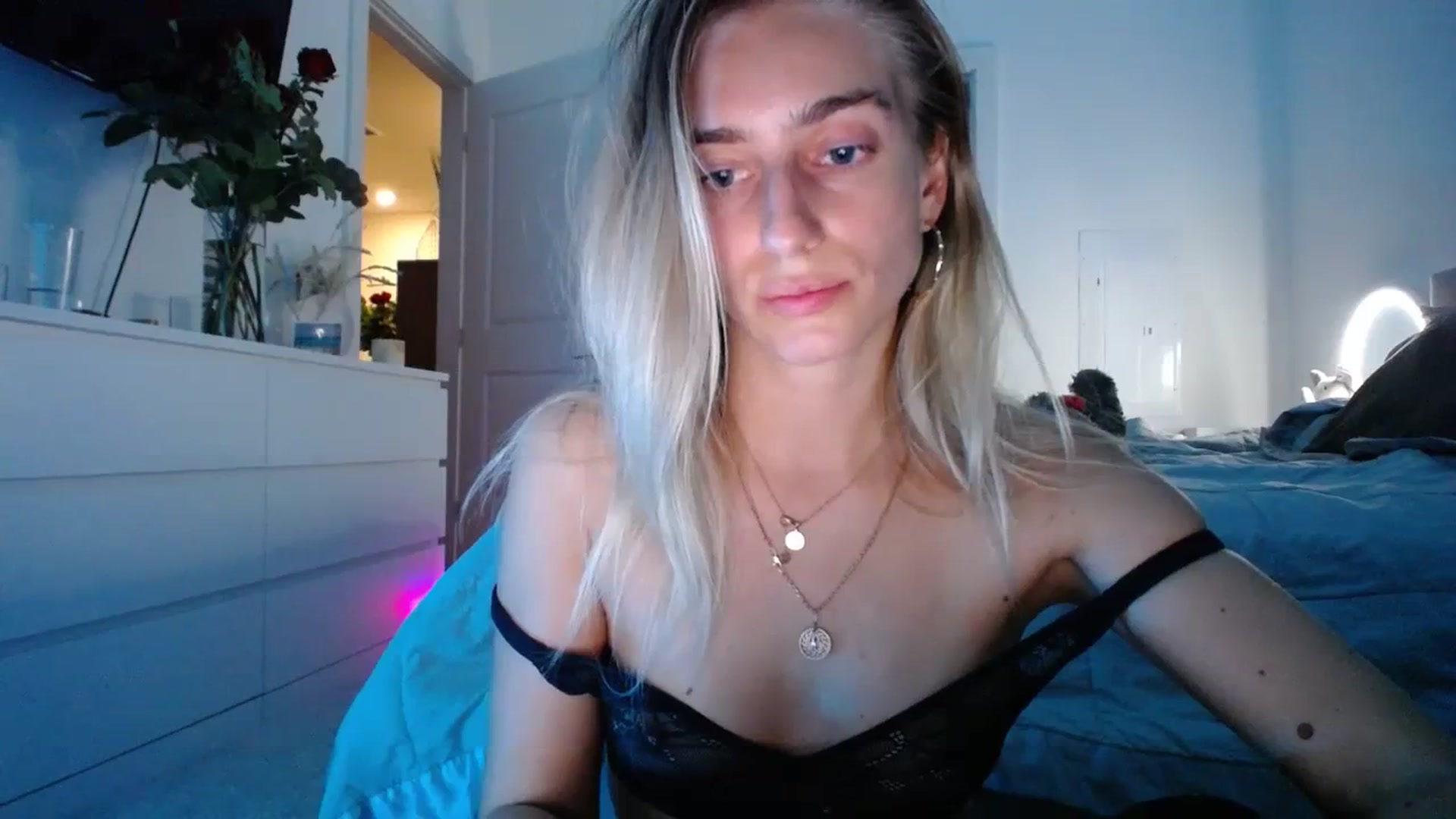 Gallery image thumbnail from Vodka_Queen's myfreecams stream on, 02/16/2024, 05:31 image 10 of 20