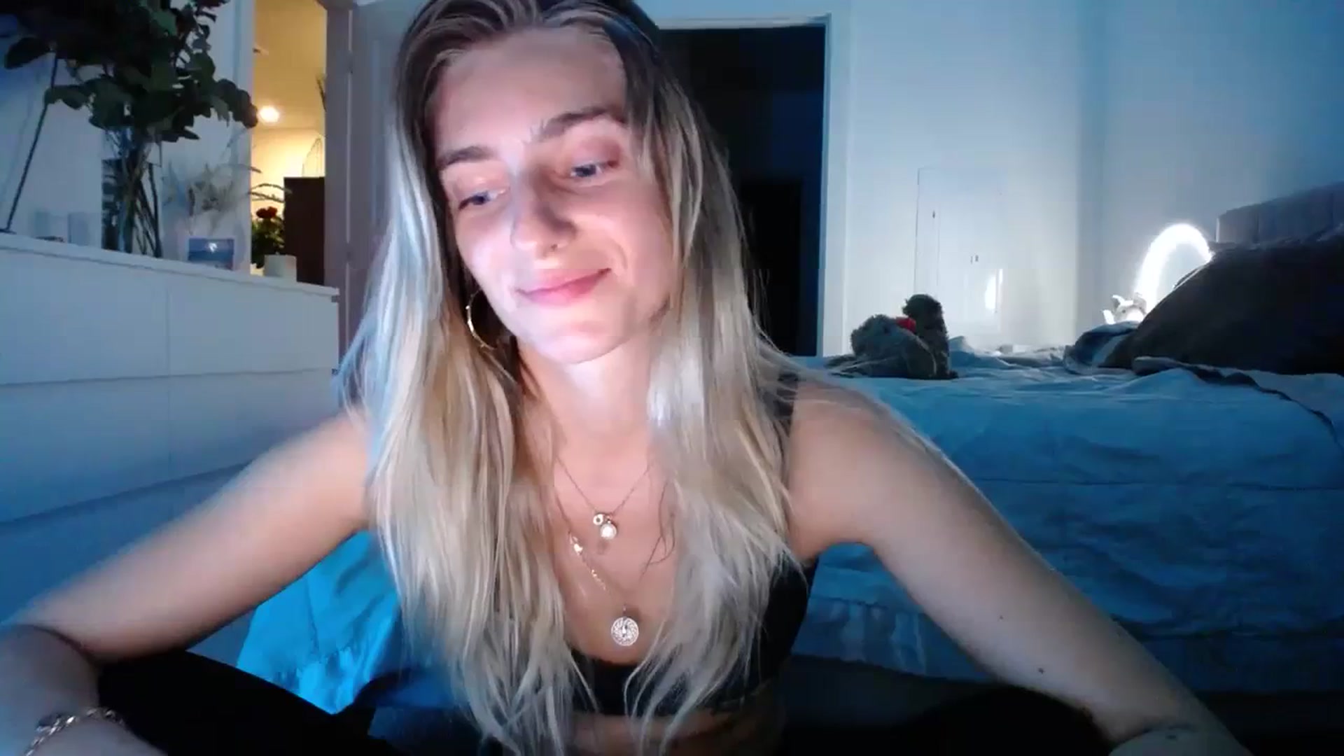Gallery image thumbnail from Vodka_Queen's myfreecams stream on, 02/16/2024, 05:31 image 18 of 20