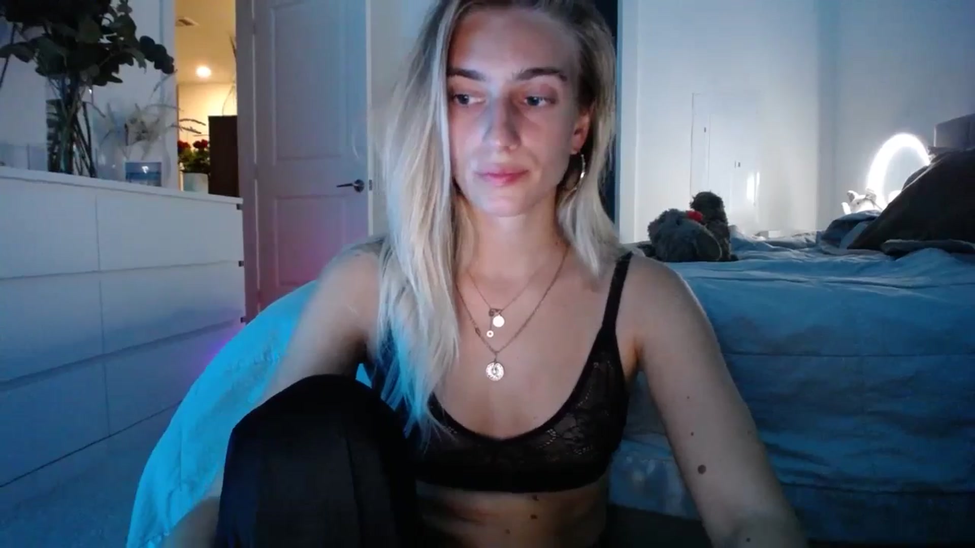 Gallery image thumbnail from Vodka_Queen's myfreecams stream on, 02/16/2024, 05:31 image 4 of 20