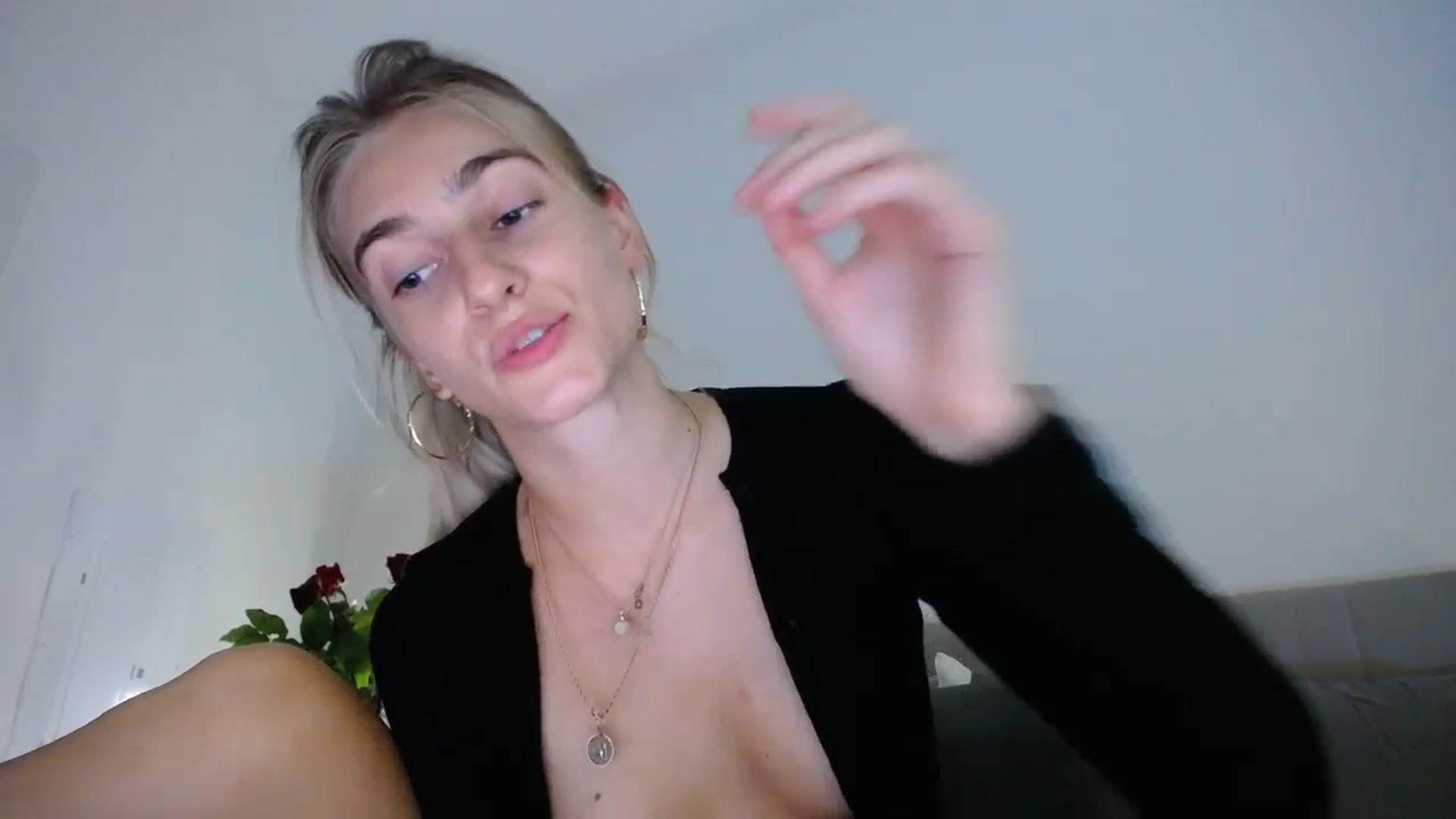 Gallery image thumbnail from Vodka_Queen's myfreecams stream on, 02/18/2024, 07:20 image 4 of 20