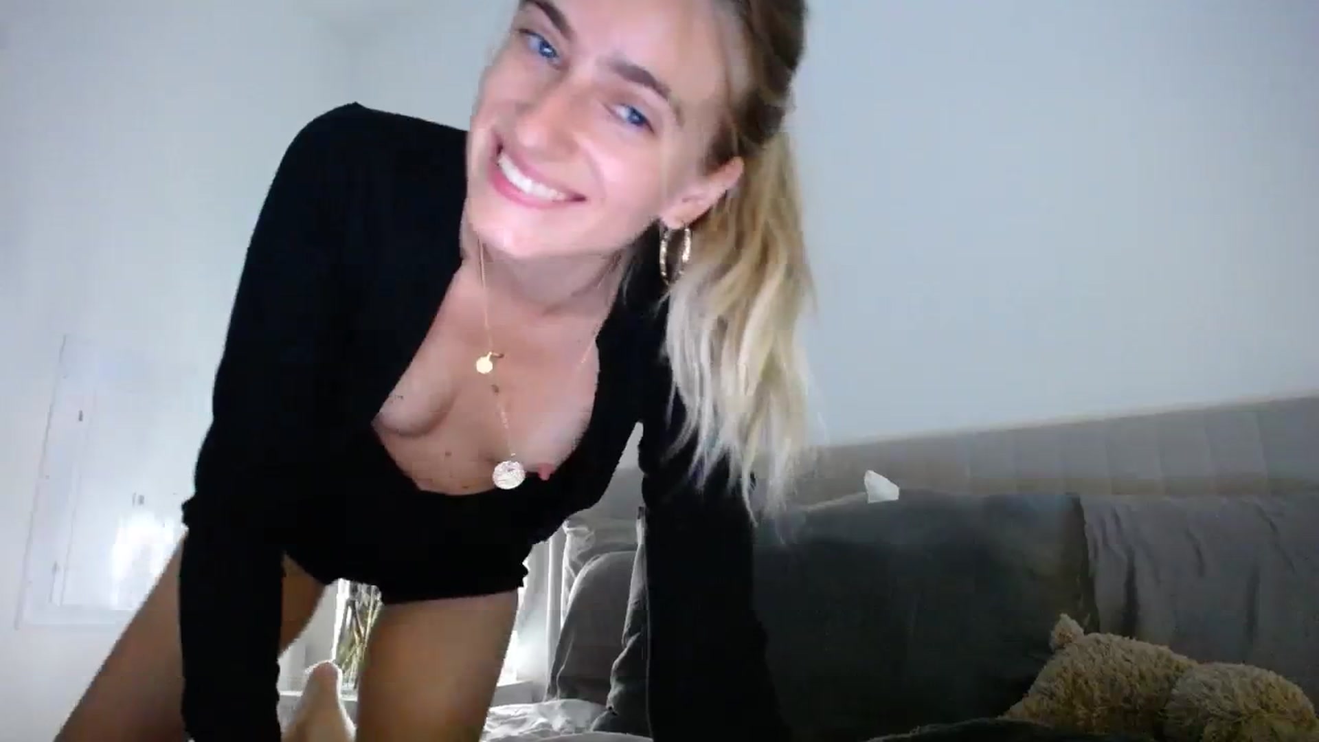 Gallery image thumbnail from Vodka_Queen's myfreecams stream on, 02/18/2024, 07:20 image 16 of 20