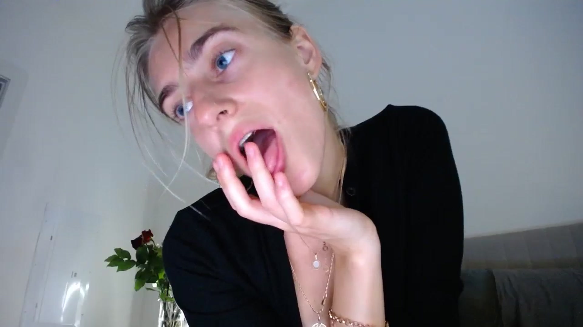 Gallery image thumbnail from Vodka_Queen's myfreecams stream on, 02/18/2024, 08:36 image 14 of 20