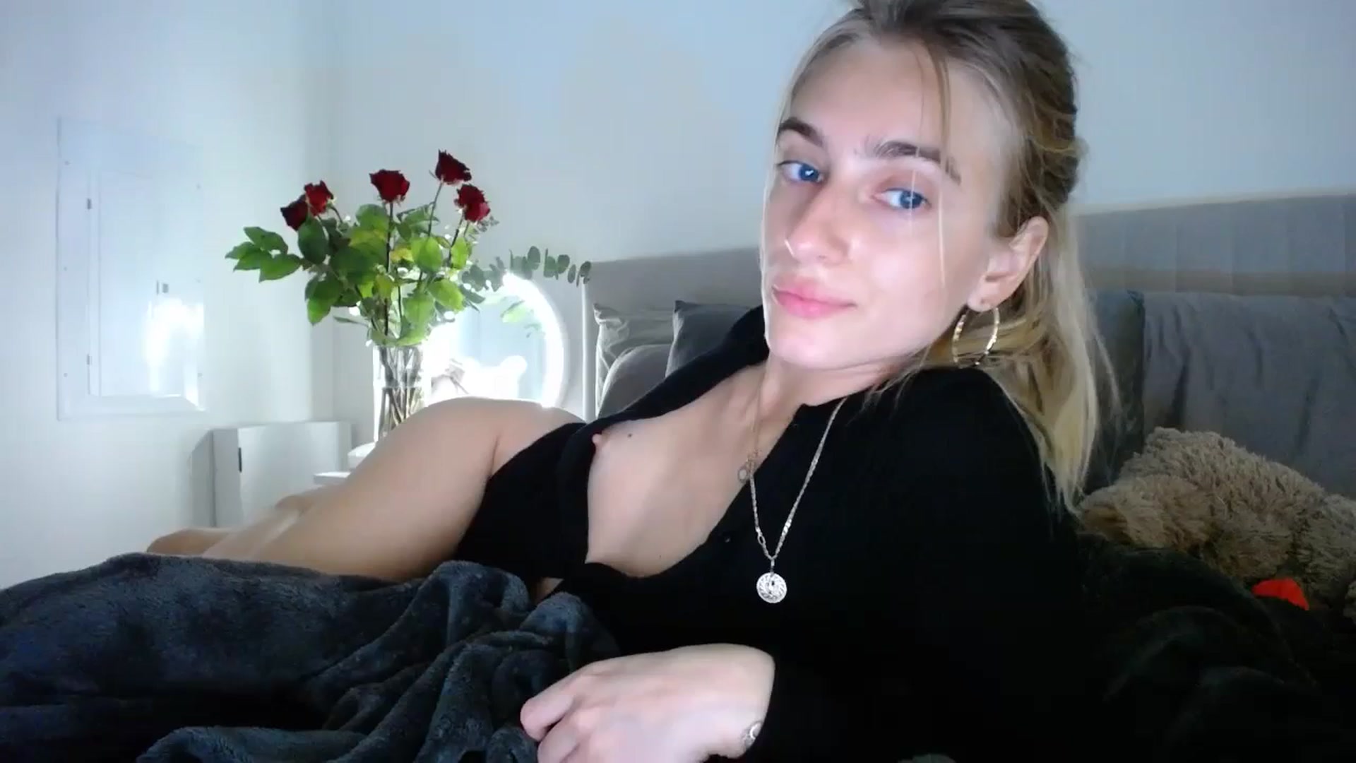 Gallery image thumbnail from Vodka_Queen's myfreecams stream on, 02/18/2024, 08:36 image 19 of 20