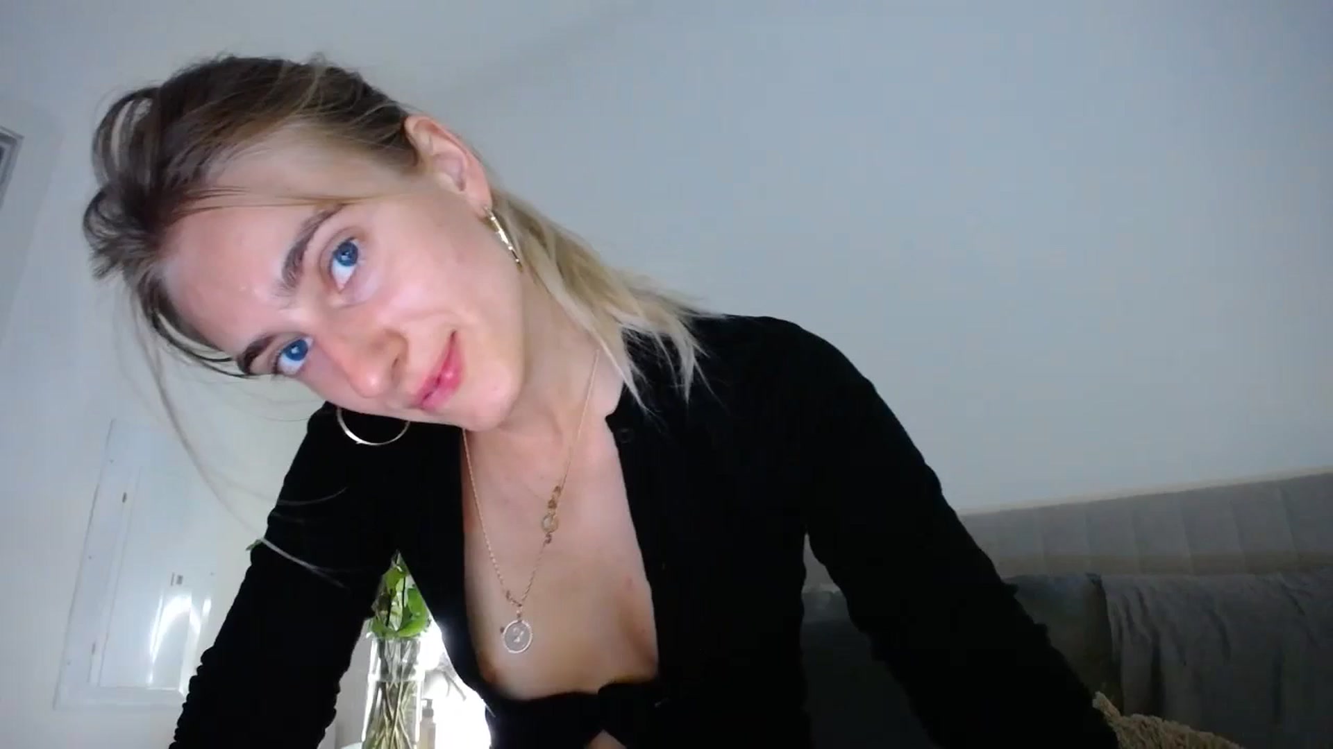 Gallery image thumbnail from Vodka_Queen's myfreecams stream on, 02/18/2024, 08:36 image 4 of 20