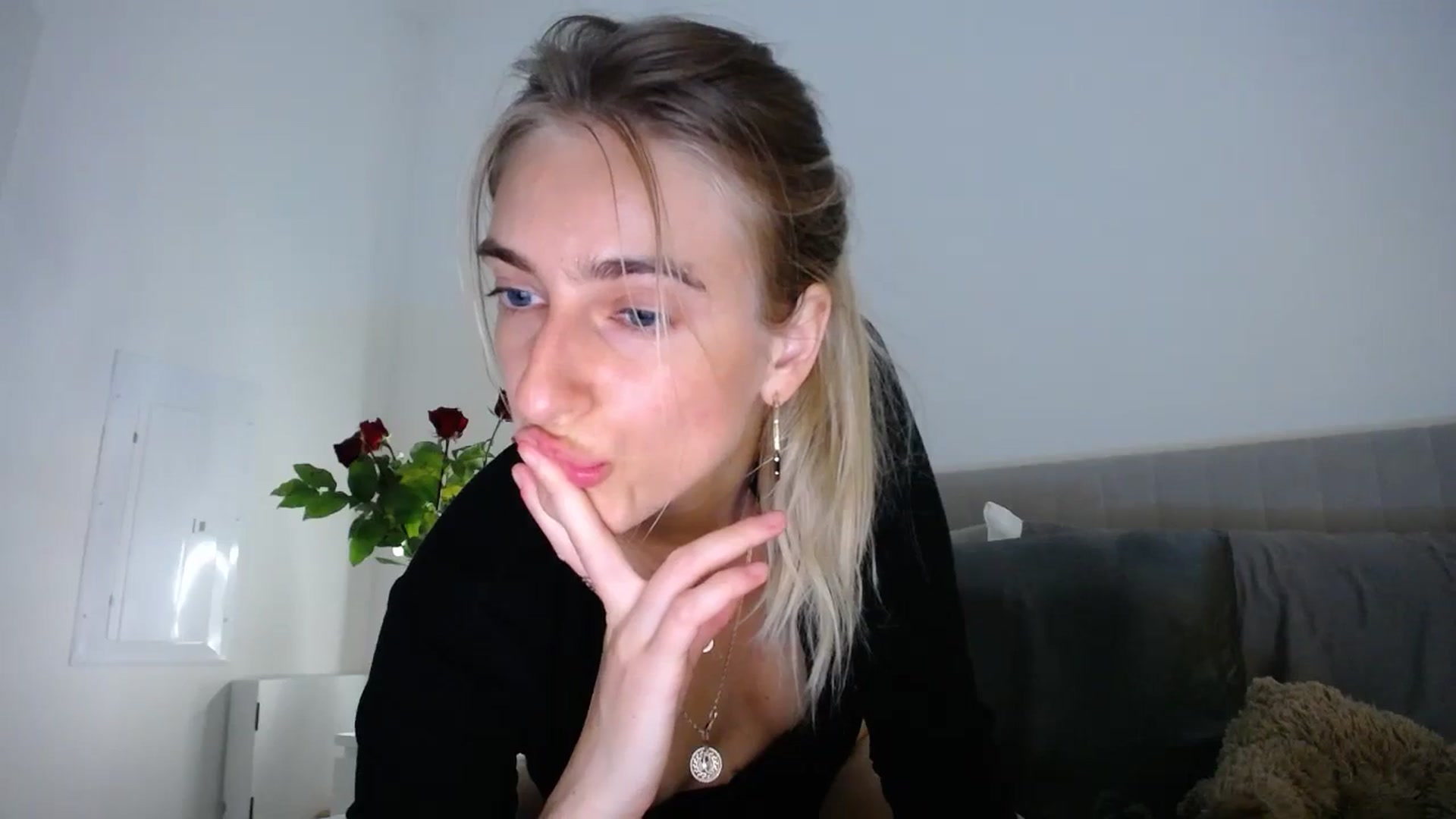 Gallery image thumbnail from Vodka_Queen's myfreecams stream on, 02/18/2024, 08:36 image 17 of 20