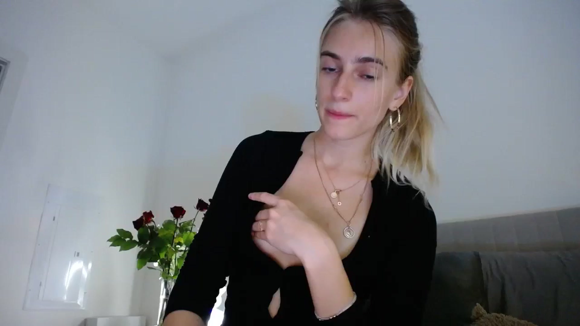 Gallery image thumbnail from Vodka_Queen's myfreecams stream on, 02/18/2024, 08:36 image 3 of 20
