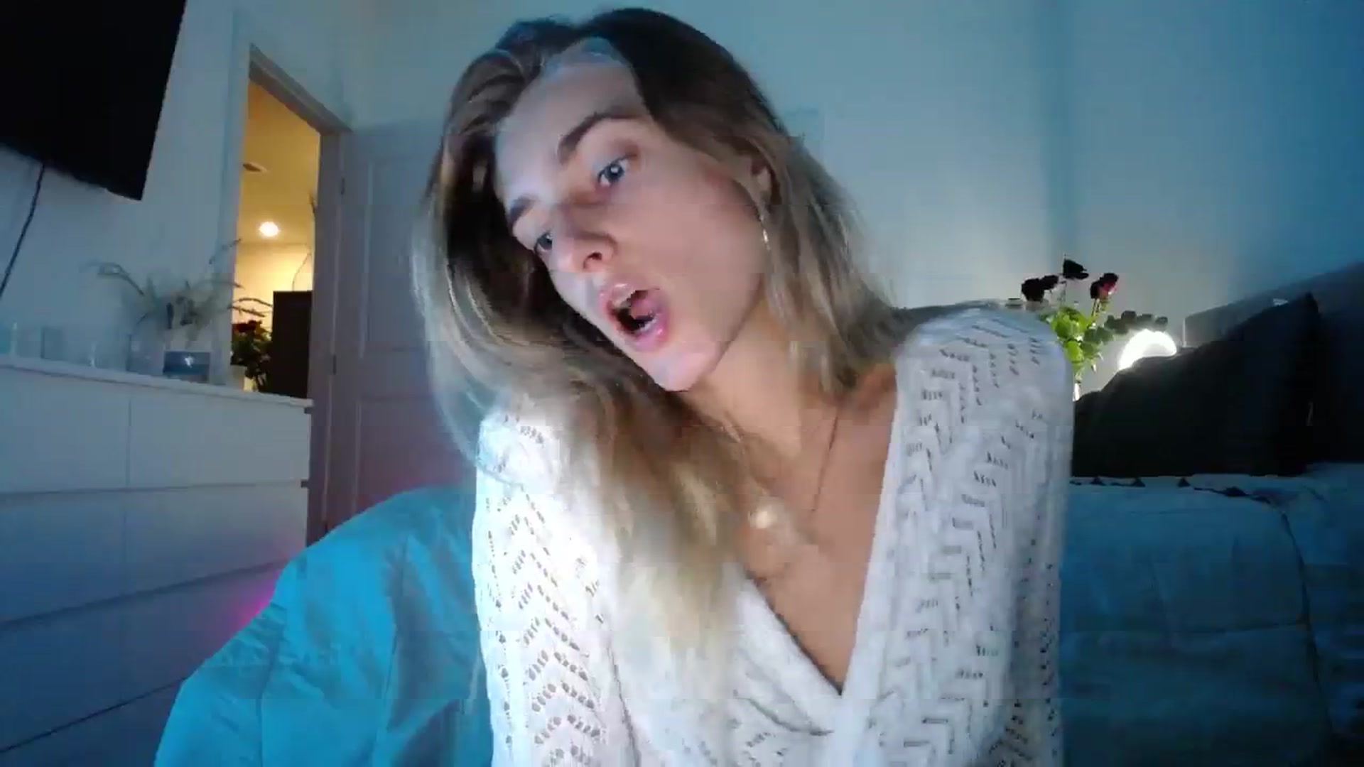 Gallery image thumbnail from Vodka_Queen's myfreecams stream on, 02/19/2024, 02:29 image 19 of 20