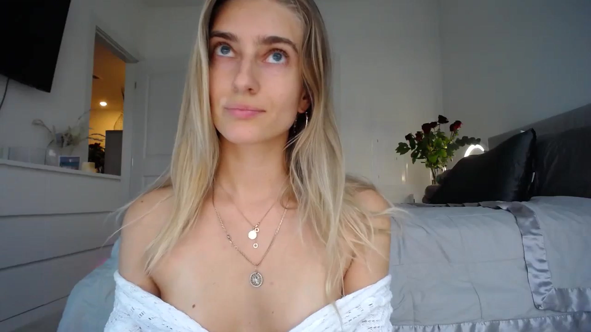 Gallery image thumbnail from Vodka_Queen's myfreecams stream on, 02/19/2024, 02:29 image 12 of 20