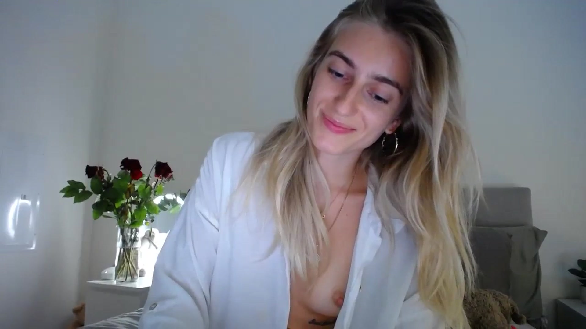 Gallery image thumbnail from Vodka_Queen's myfreecams stream on, 02/20/2024, 06:28 image 7 of 20