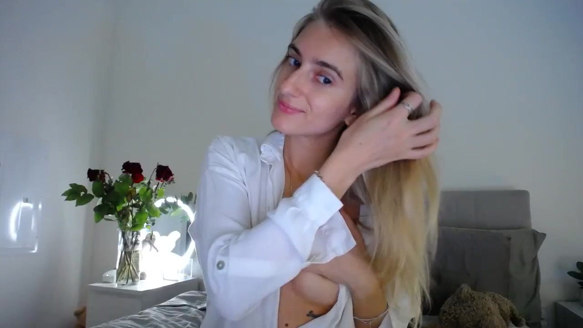 Gallery image thumbnail from Vodka_Queen's myfreecams stream on, 02/20/2024, 06:28 image 15 of 20