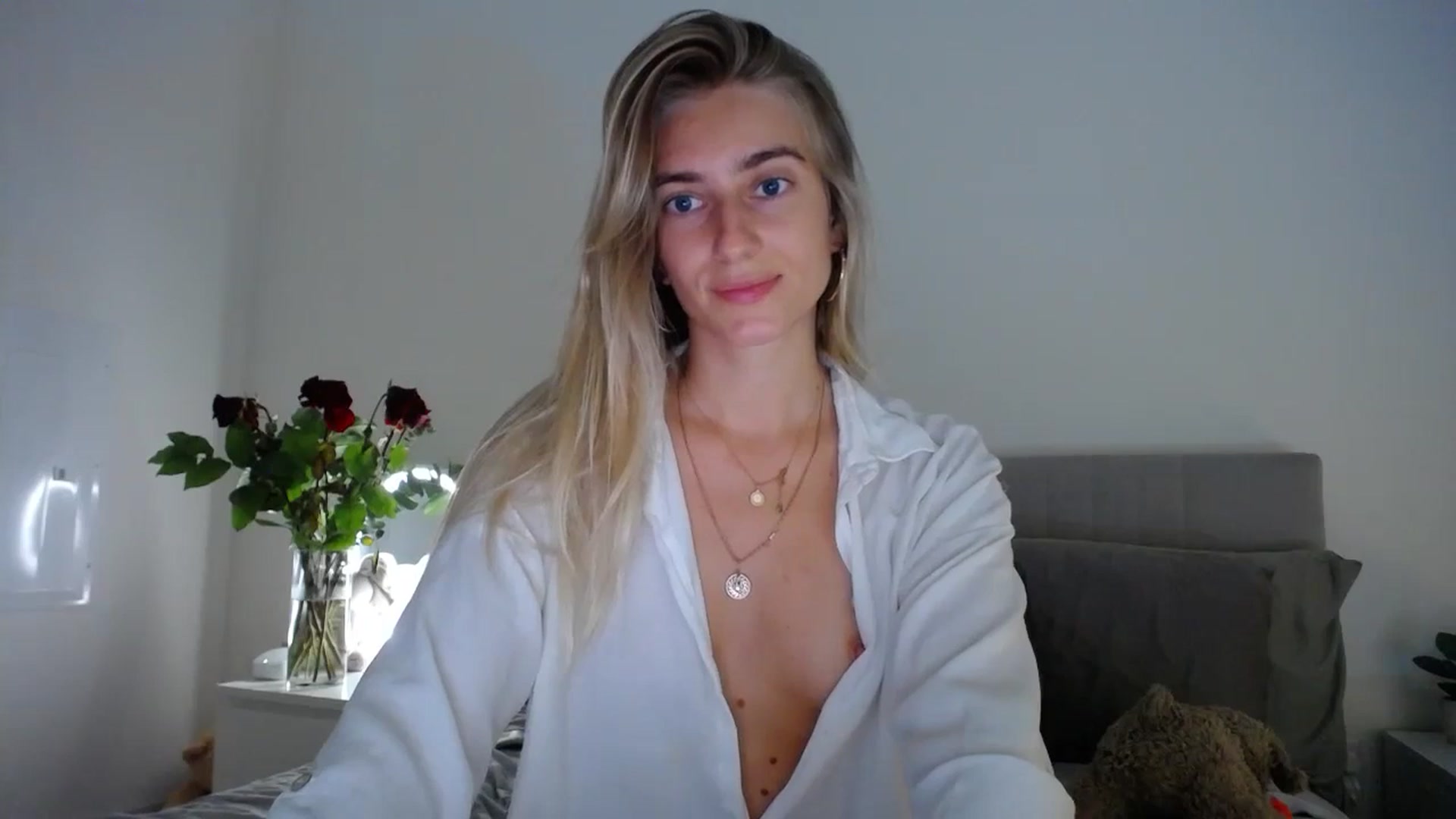 Gallery image thumbnail from Vodka_Queen's myfreecams stream on, 02/20/2024, 06:28 image 10 of 20